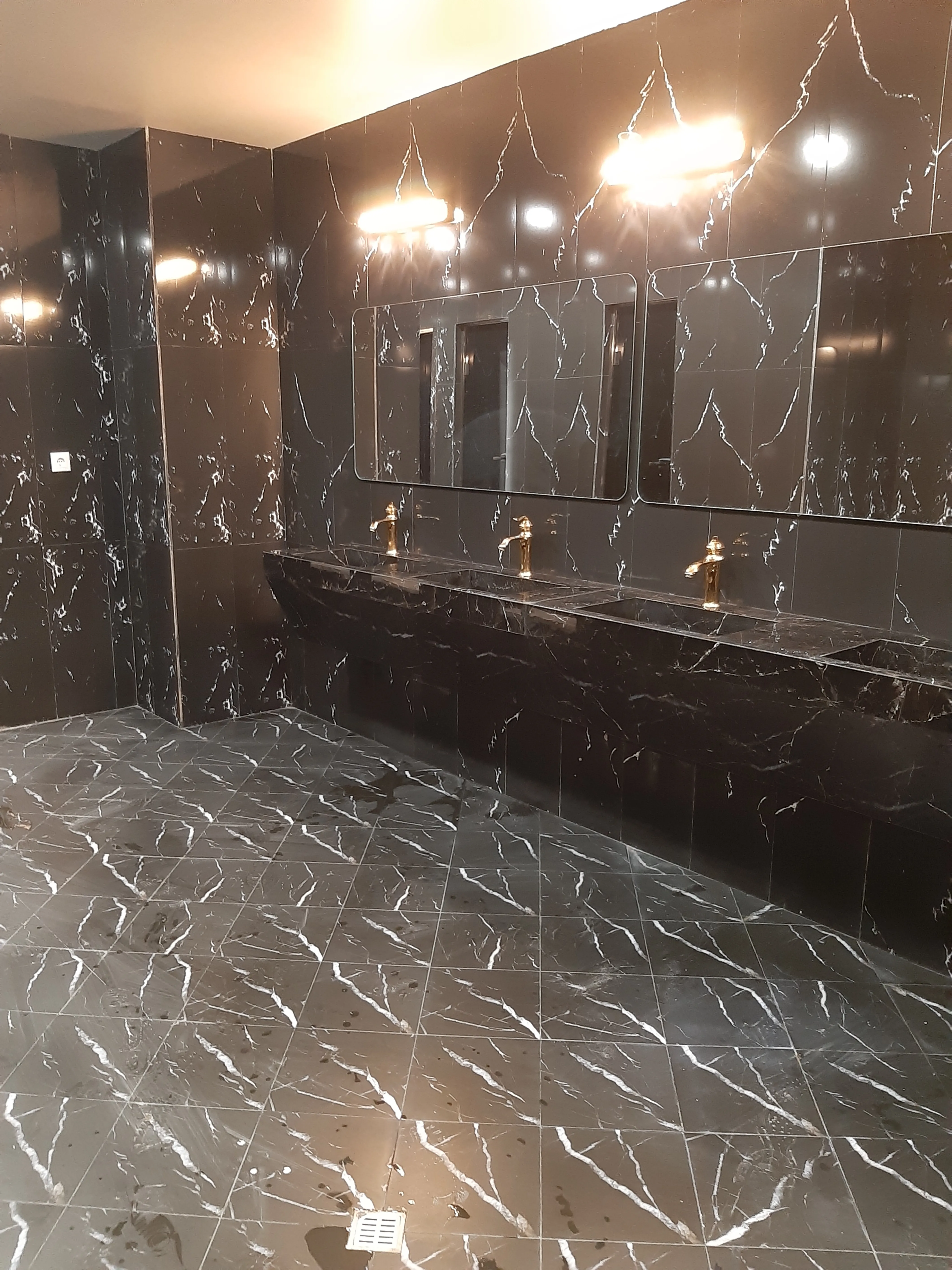 مغازه 24 متری در رونیکا پالاس