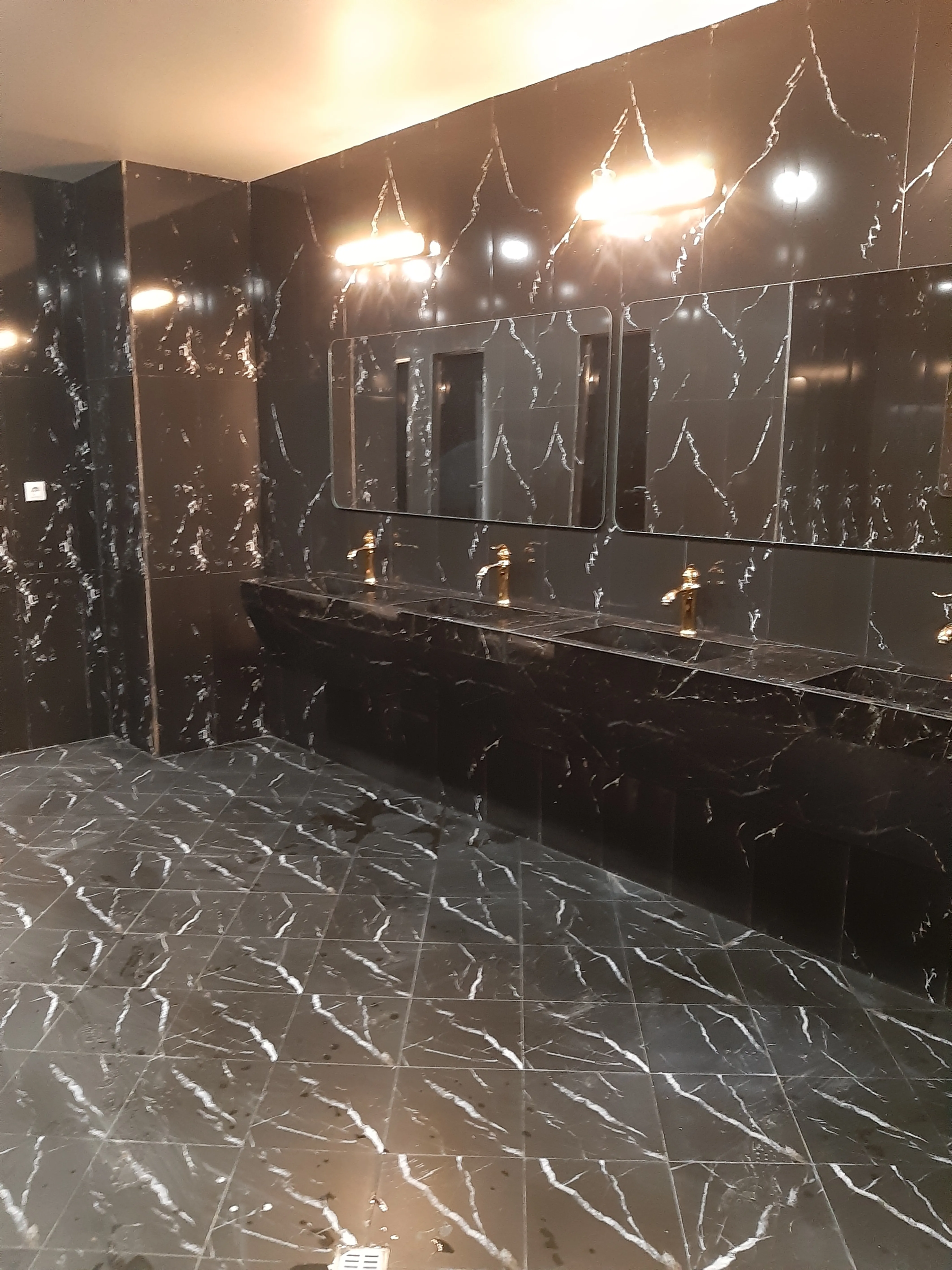 اجاره مغازه همراه با 3 ماه تنفس در رونیکا مال هروی