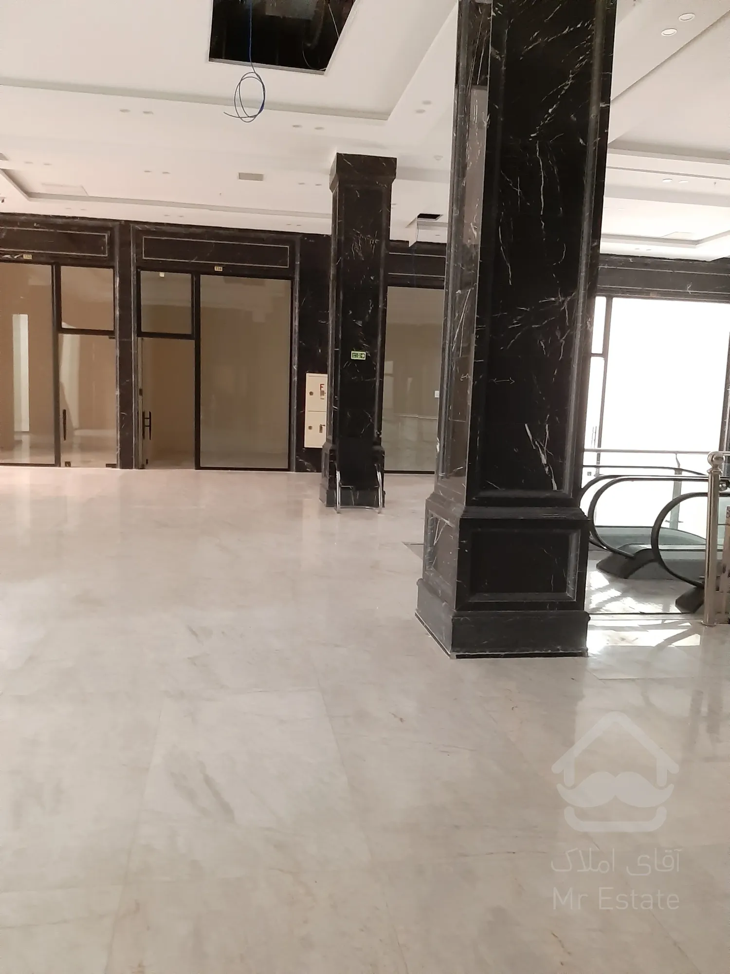 فروش تجاری در رونیکامال هروی/37متر با موقعیت عالی