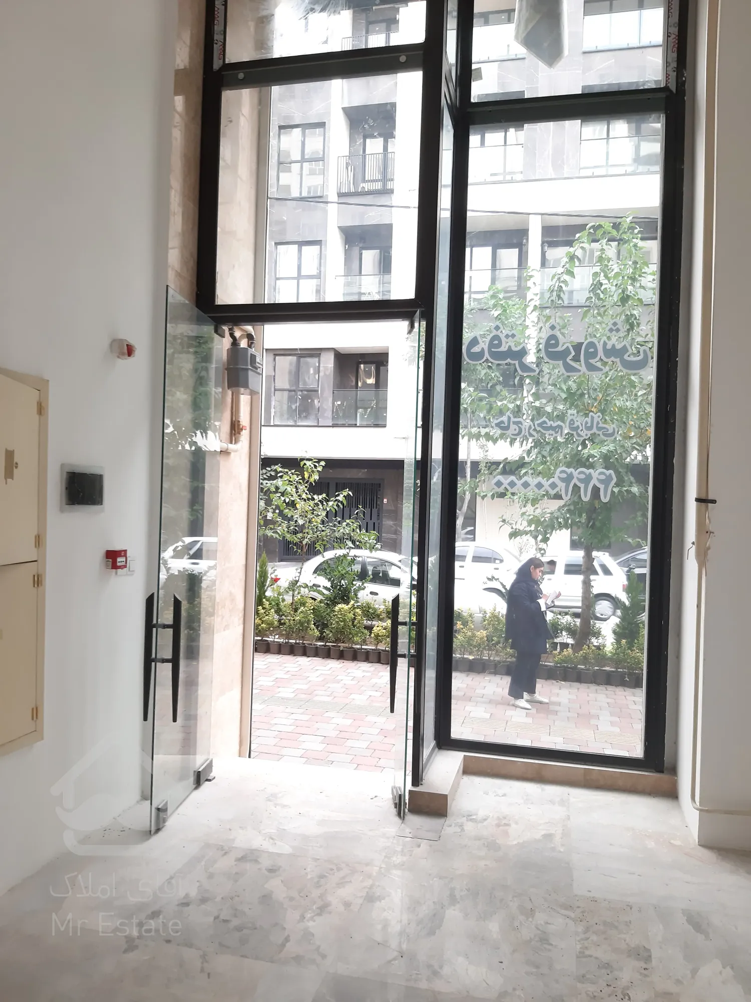 فروش تجاری در رونیکامال هروی/20متر با موقعیت عالی