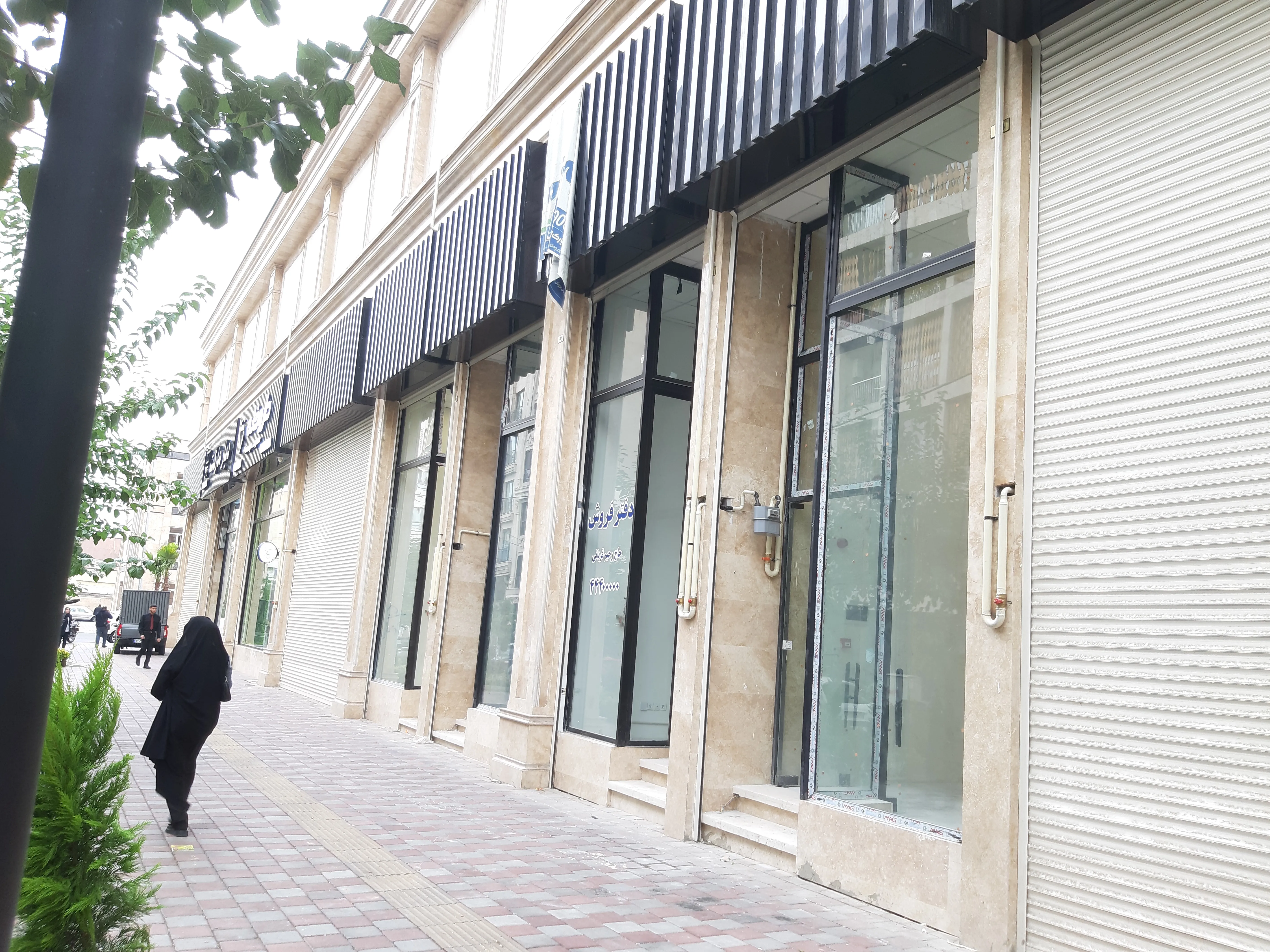 فروش واحد تجاری 37 متری در منطقه پاسداران با شرایط ویژه