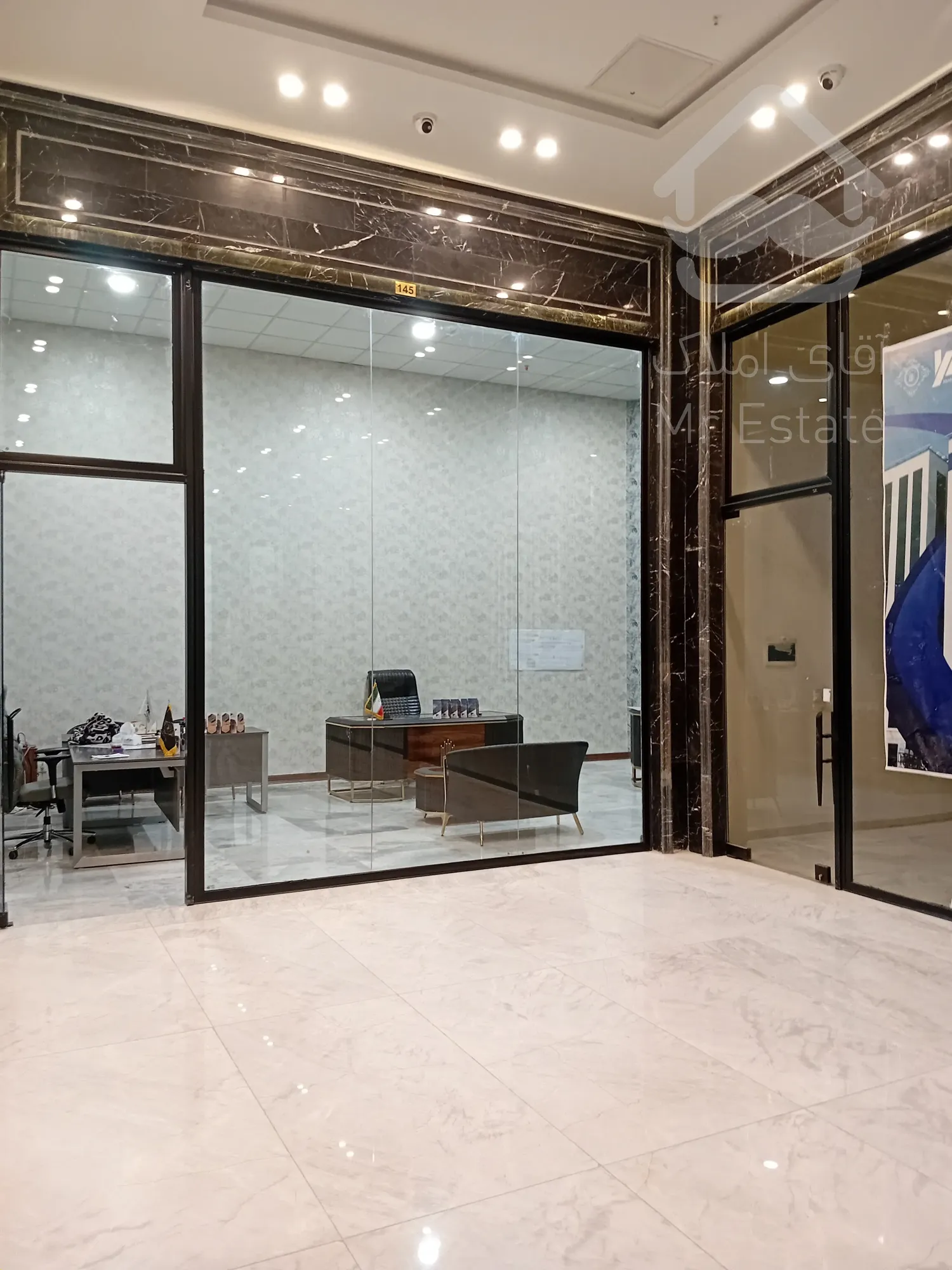 فروش تمام قسط مغازه 68 متری در طبقه اول مرکز خرید لوکس رونیکا