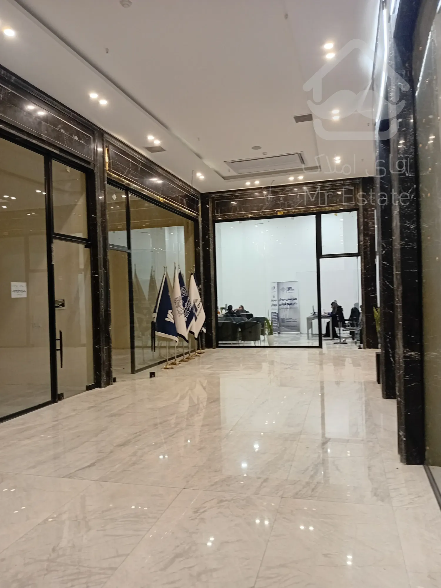 فروش تمام قسط مغازه 68 متری در طبقه اول مرکز خرید لوکس رونیکا