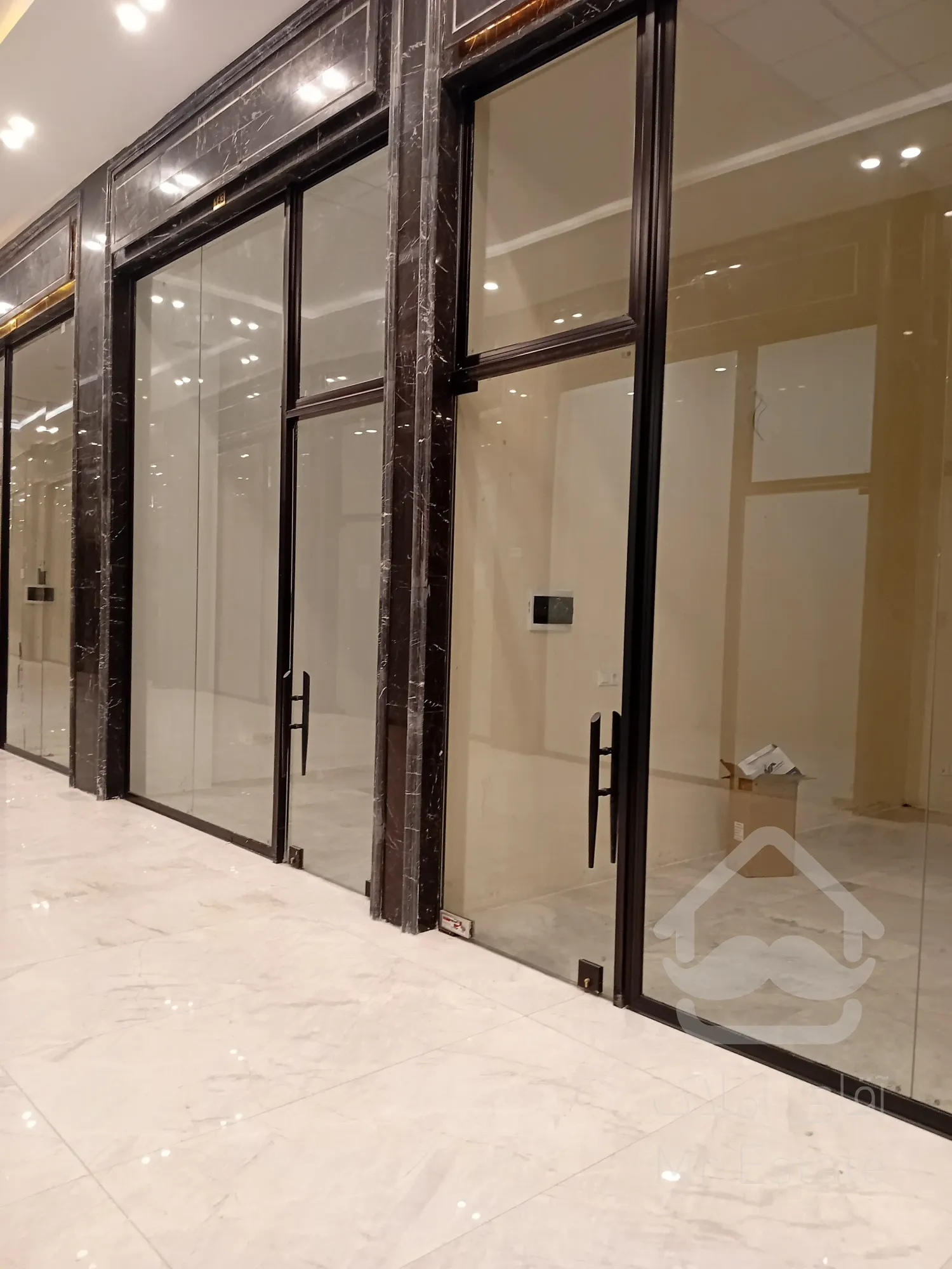 فروش تمام قسط مغازه 68 متری در طبقه اول مرکز خرید لوکس رونیکا