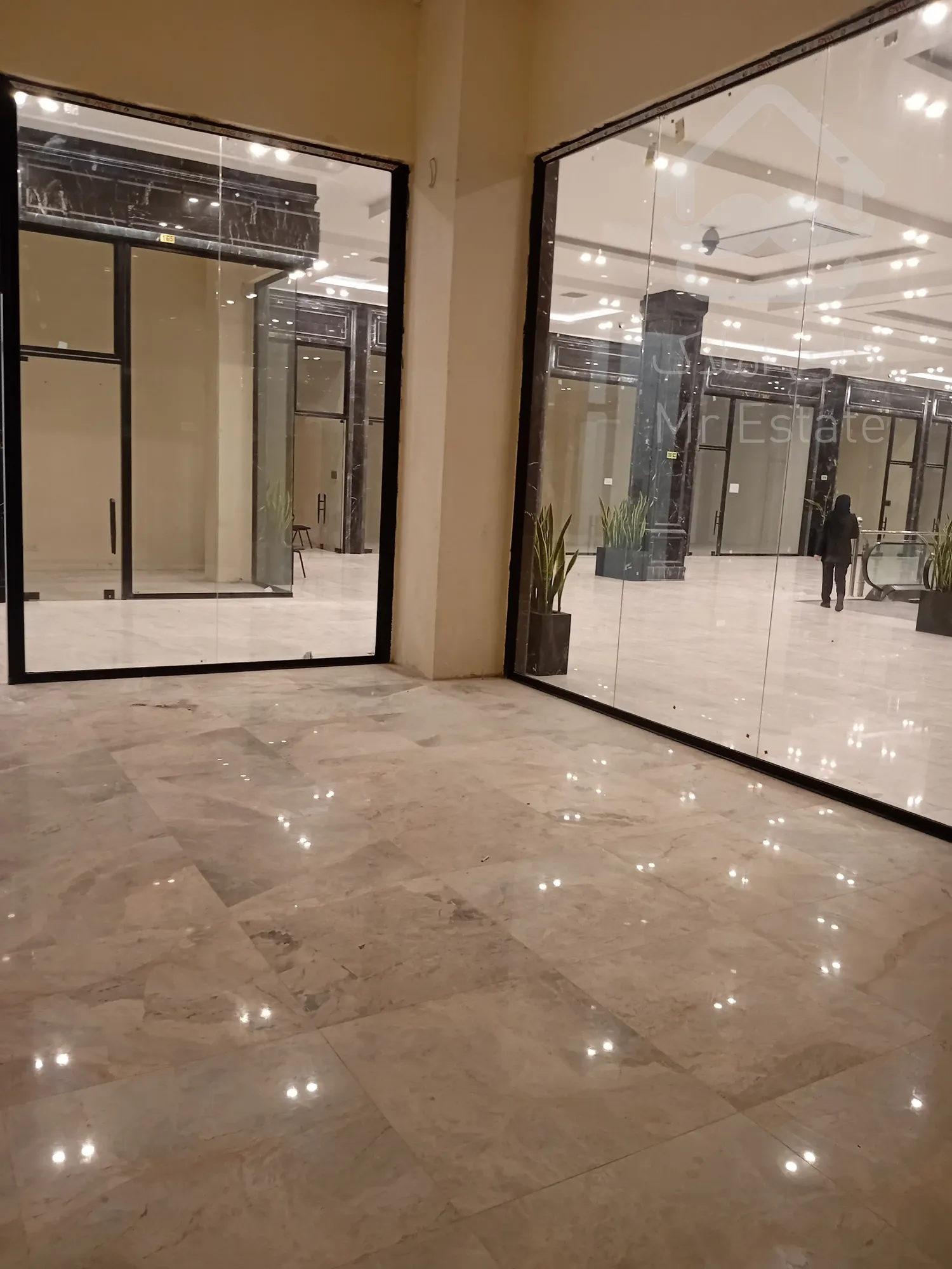 اجاره مغازه 40 متری استثنایی دوبر در بهترین موقعیت همکف رونیکامال