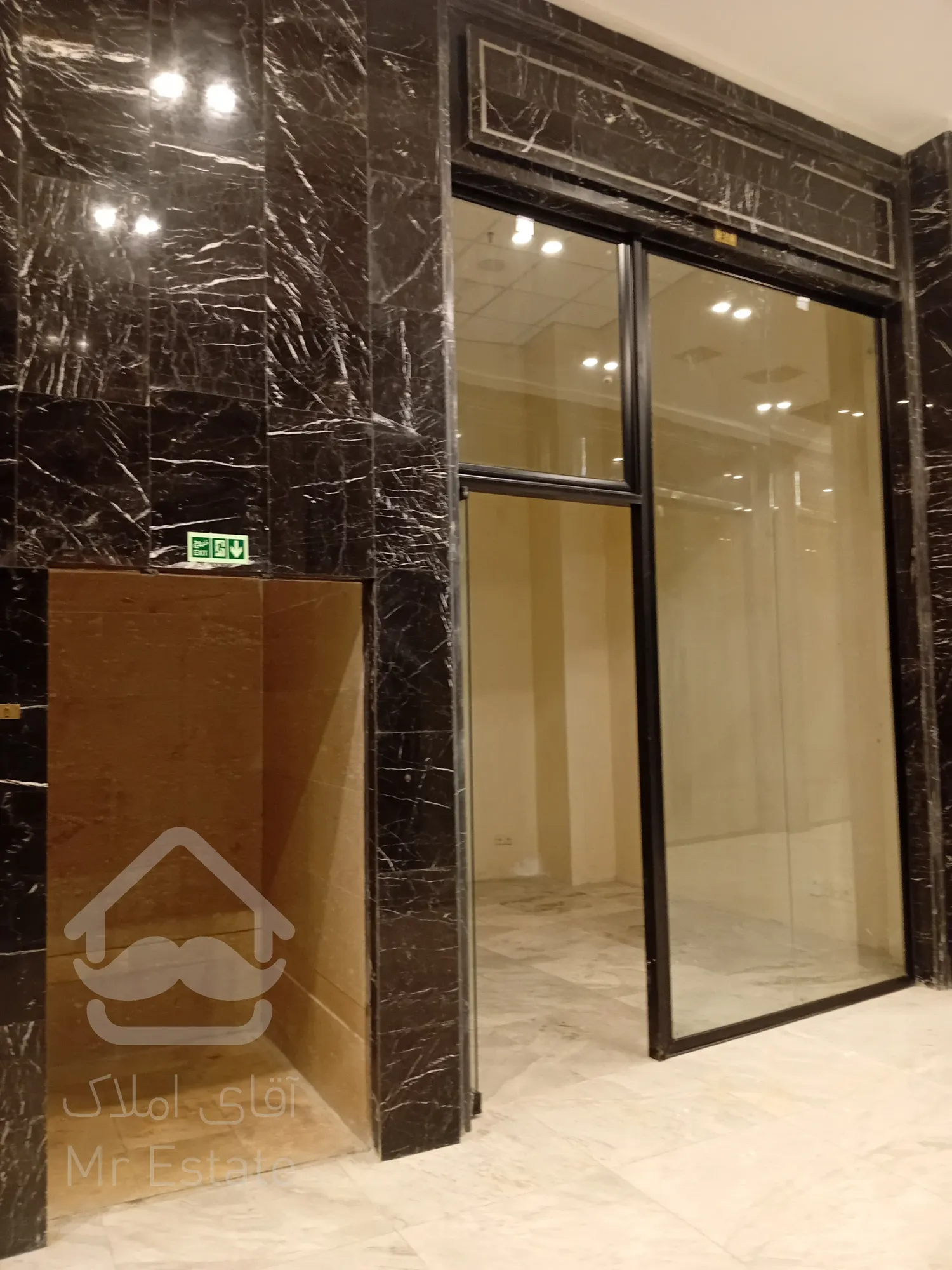 اجاره مغازه 26 متری ددر رونیکامال مناسب شال و روسری