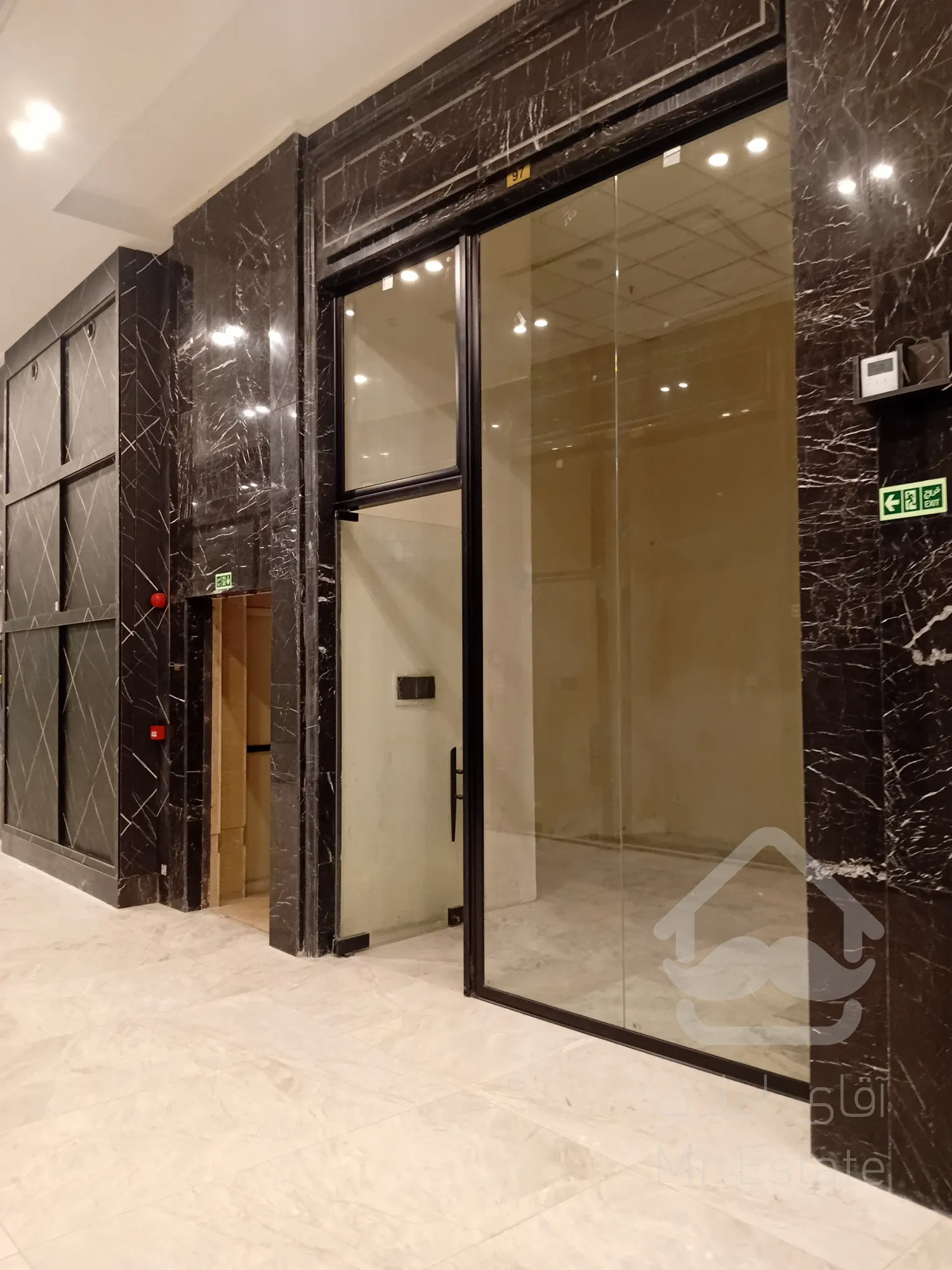 فروش تمام قسط مغازه 68 متری در طبقه اول مرکز خرید لوکس رونیکا