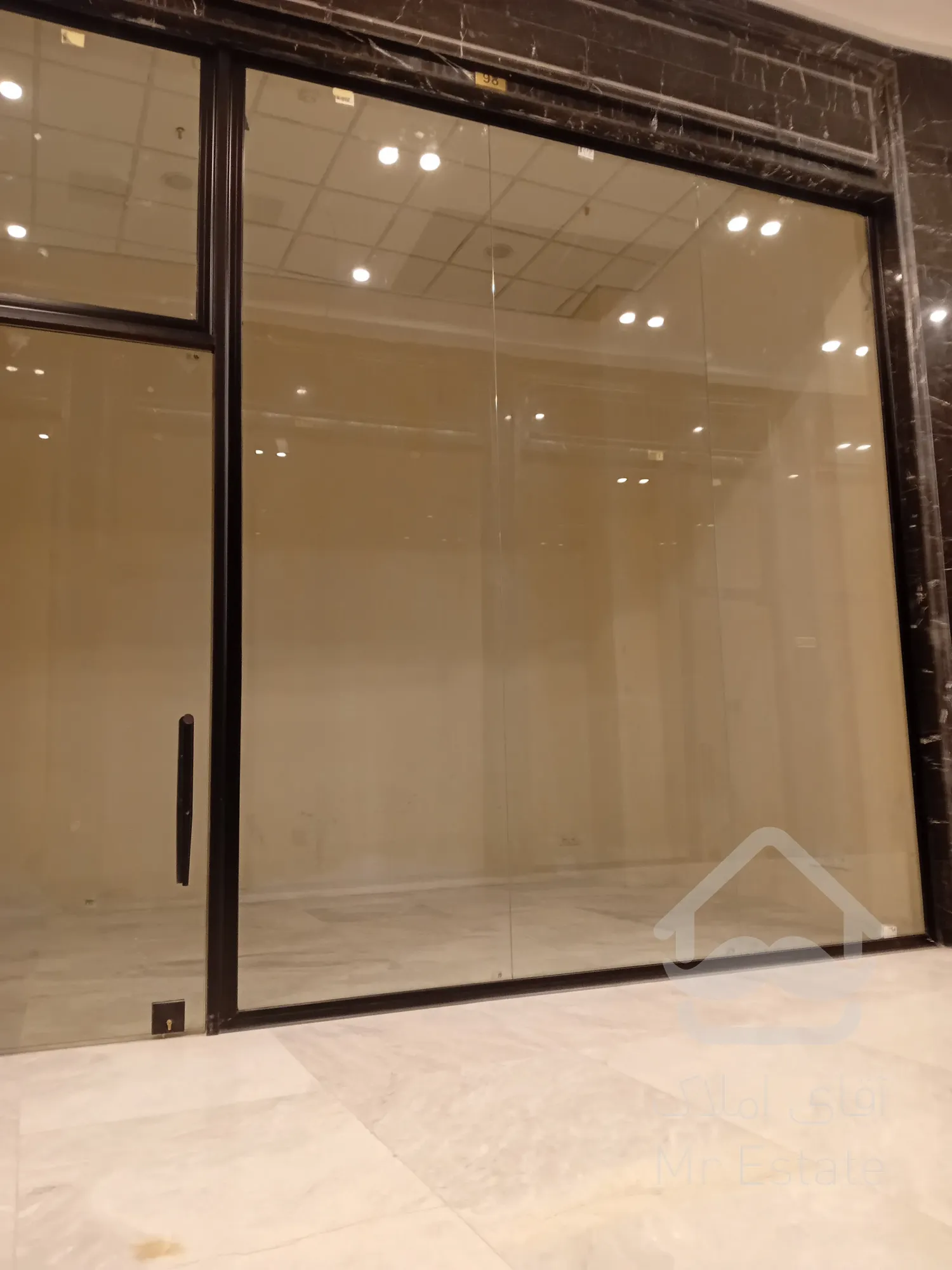 فروش تمام قسط مغازه 68 متری در طبقه اول مرکز خرید لوکس رونیکا