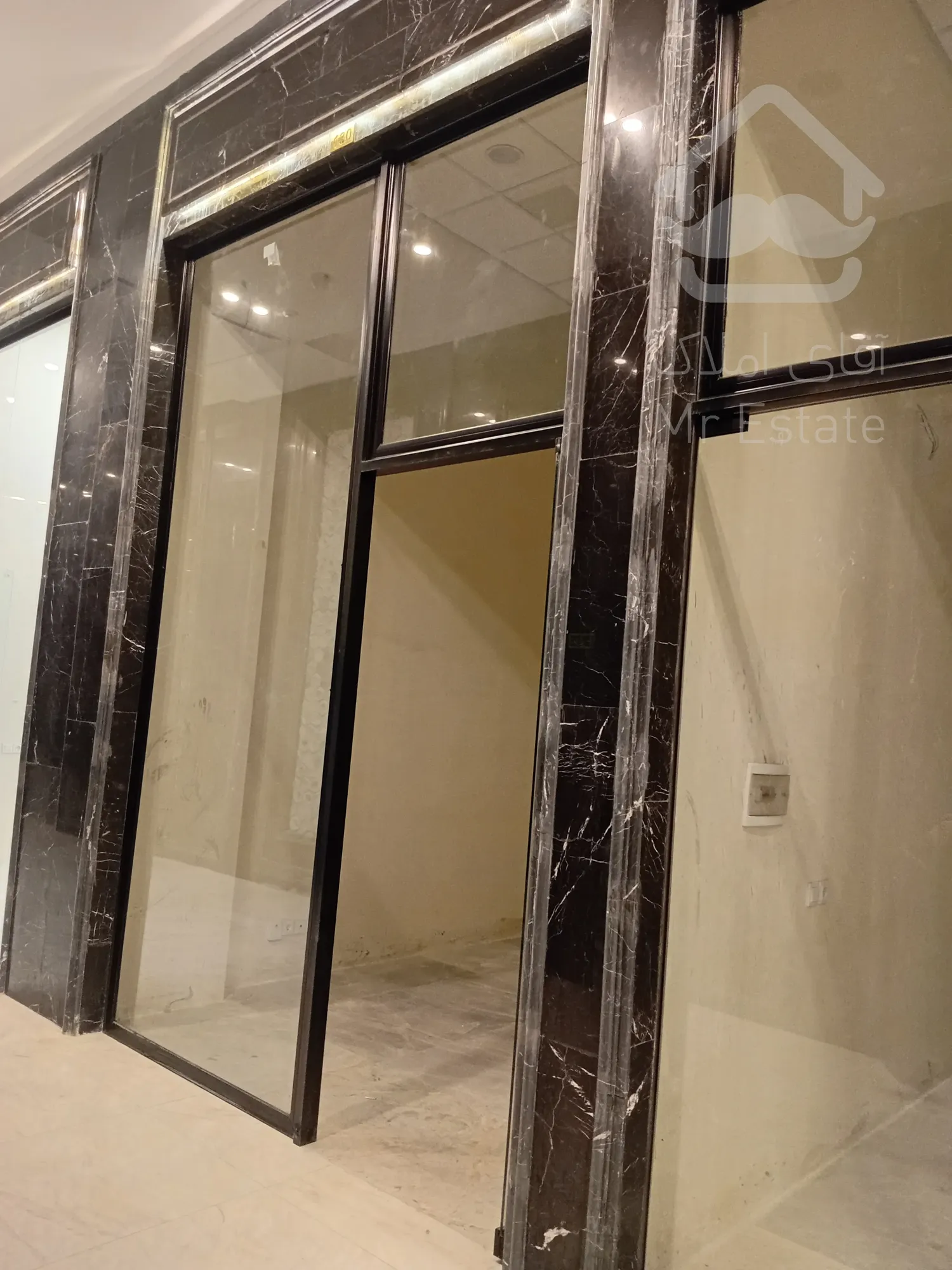 فروش اقساطی مغازه 37 متری در مرکز خرید رونیکامال هروی با پاخور عالی