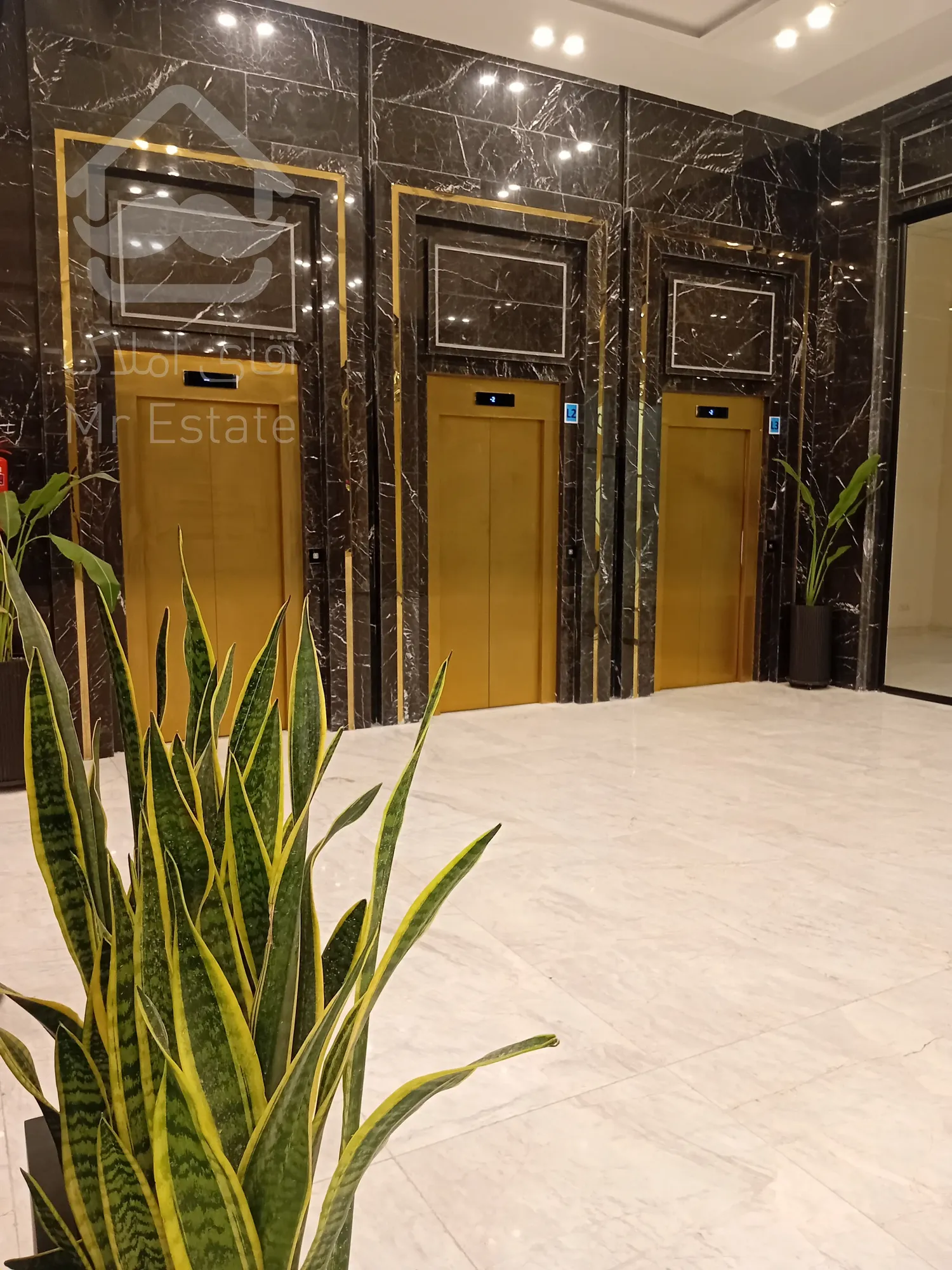 فروش تمام قسط مغازه 68 متری در طبقه اول مرکز خرید لوکس رونیکا