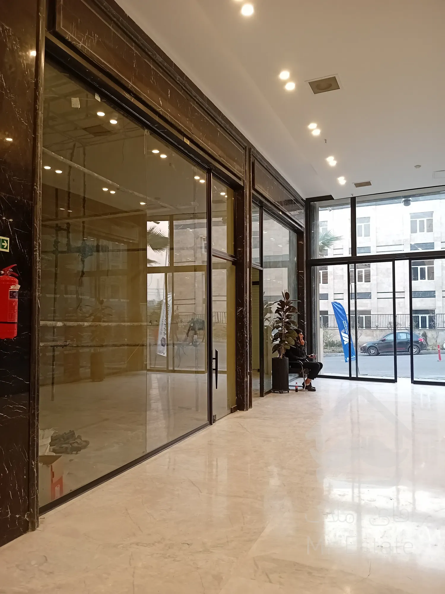 فروش اقساطی مغازه 20 متری لوکس در طبقه اول رونیکامال هروی نزدیک مترو