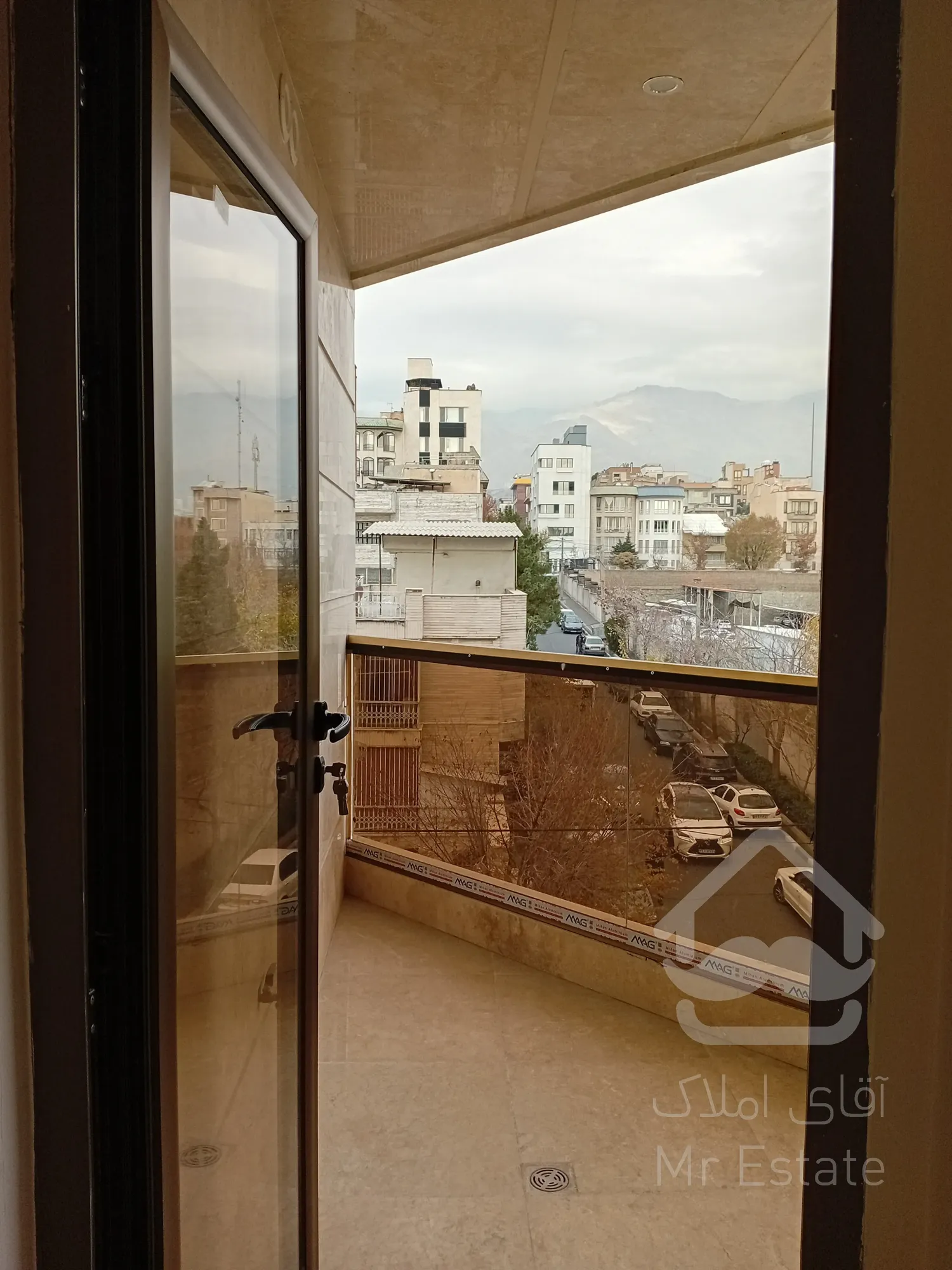 فروش یک آپاتمان 5 واحدی و 2 واحد تجاری به صورت یکجا