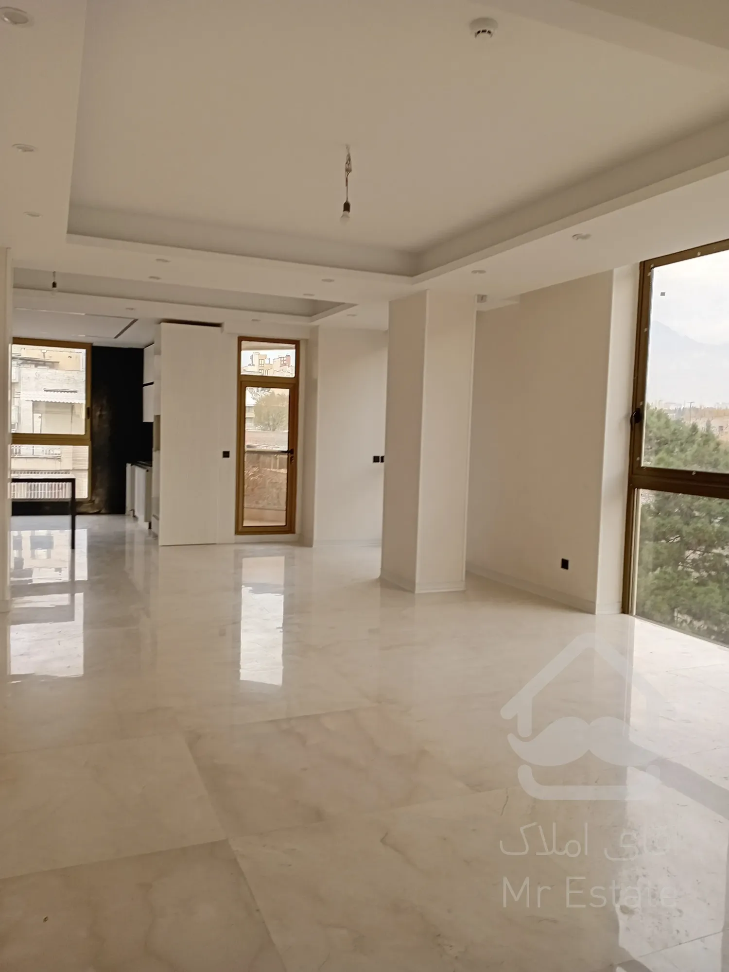 فروش 5 واحد مسکونی و 2 واحد تجاری با متریال عالی در ونک