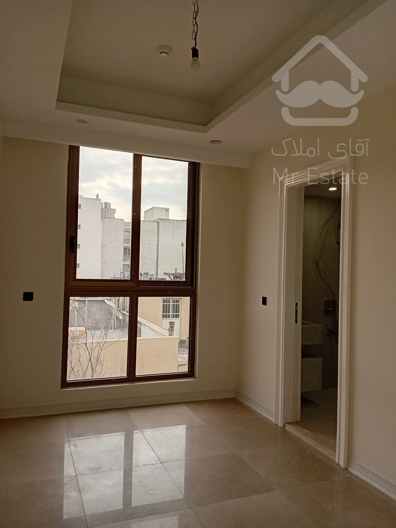 فروش 2 واحد تجاری به همراه 5 واحد مسکونی در منطقه 3 تهران