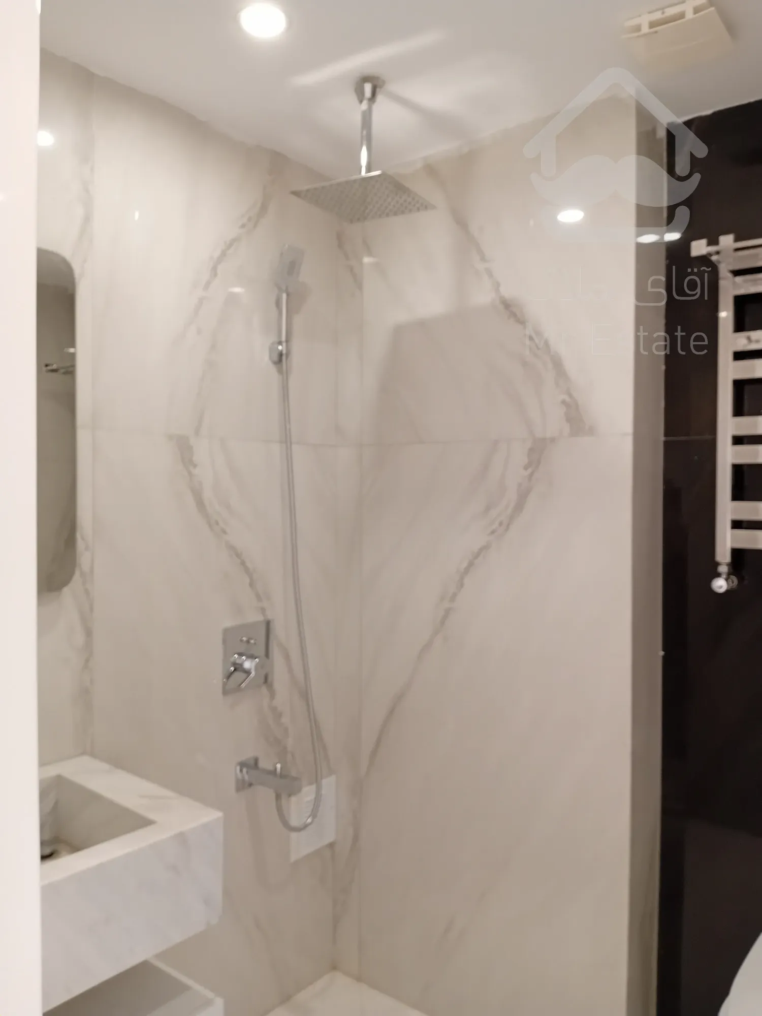 فروش 5 واحد مسکونی و 2 واحد تجاری به صورت یکجا در ونک