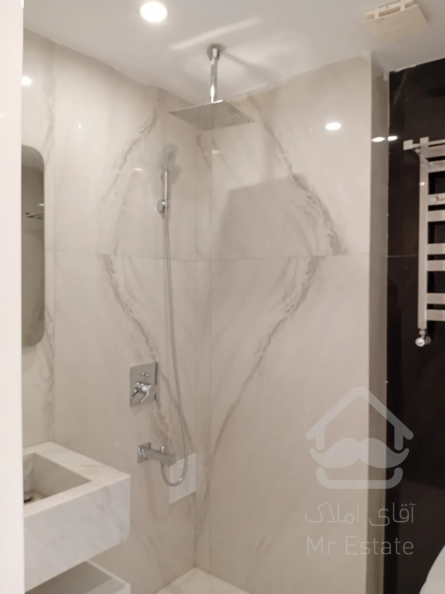 فروش واحد مسکونی و تجاری لوکس در بهترین منطقه به صورت یکجا