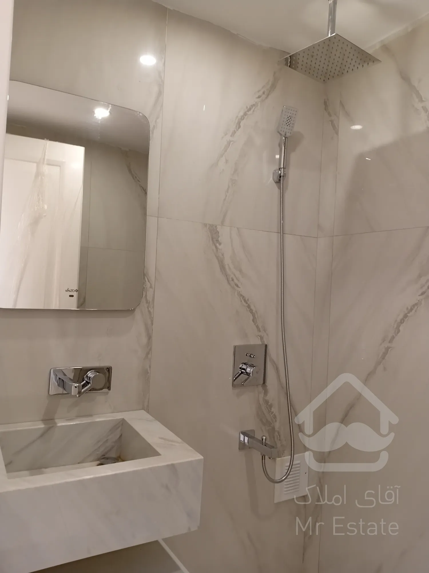 فروش 5 واحد مسکونی به همراه 2 واحد تجاری به صورت یکجا