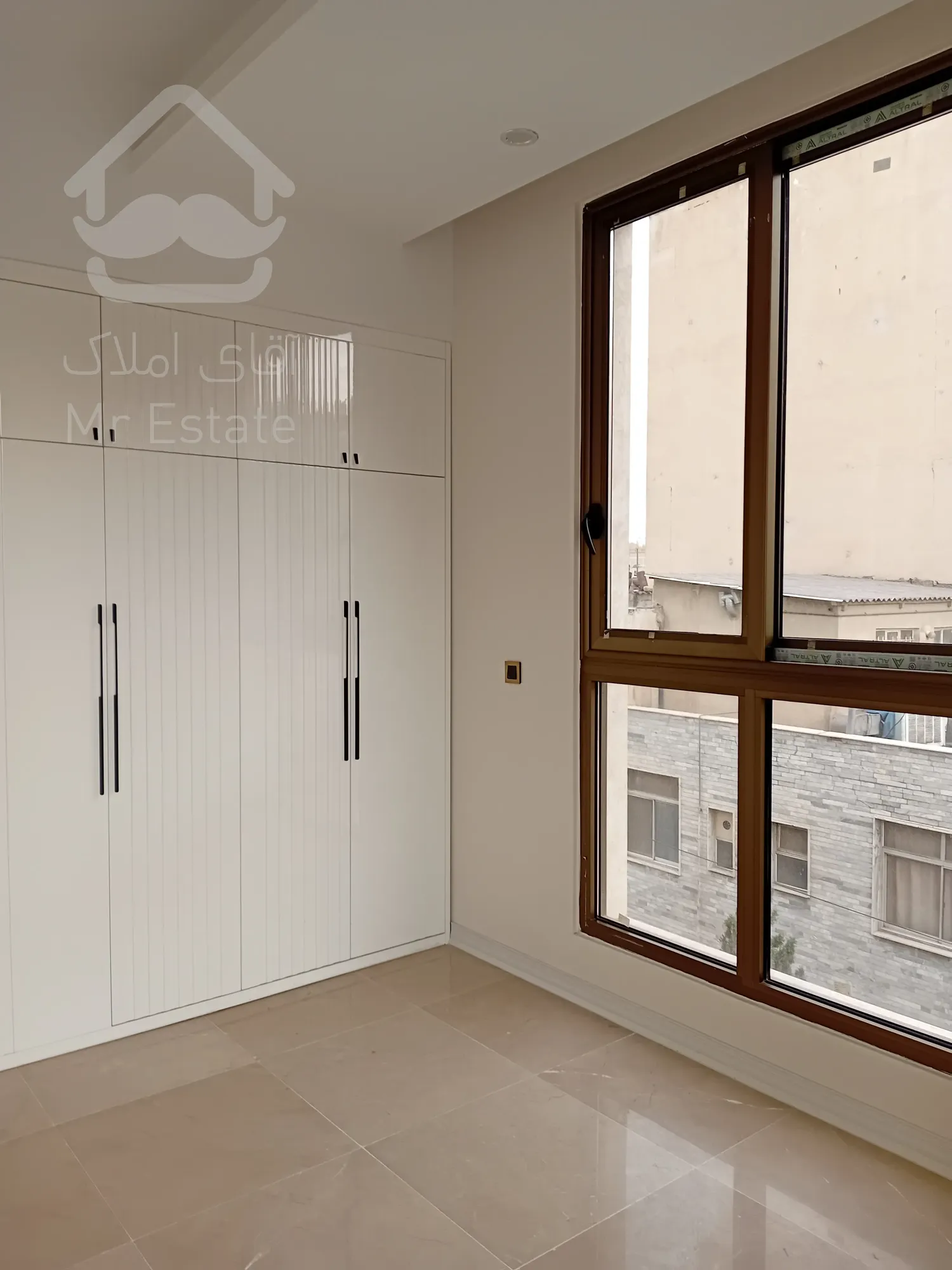 فروش واحد مسکونی و تجاری لوکس در بهترین منطقه به صورت یکجا