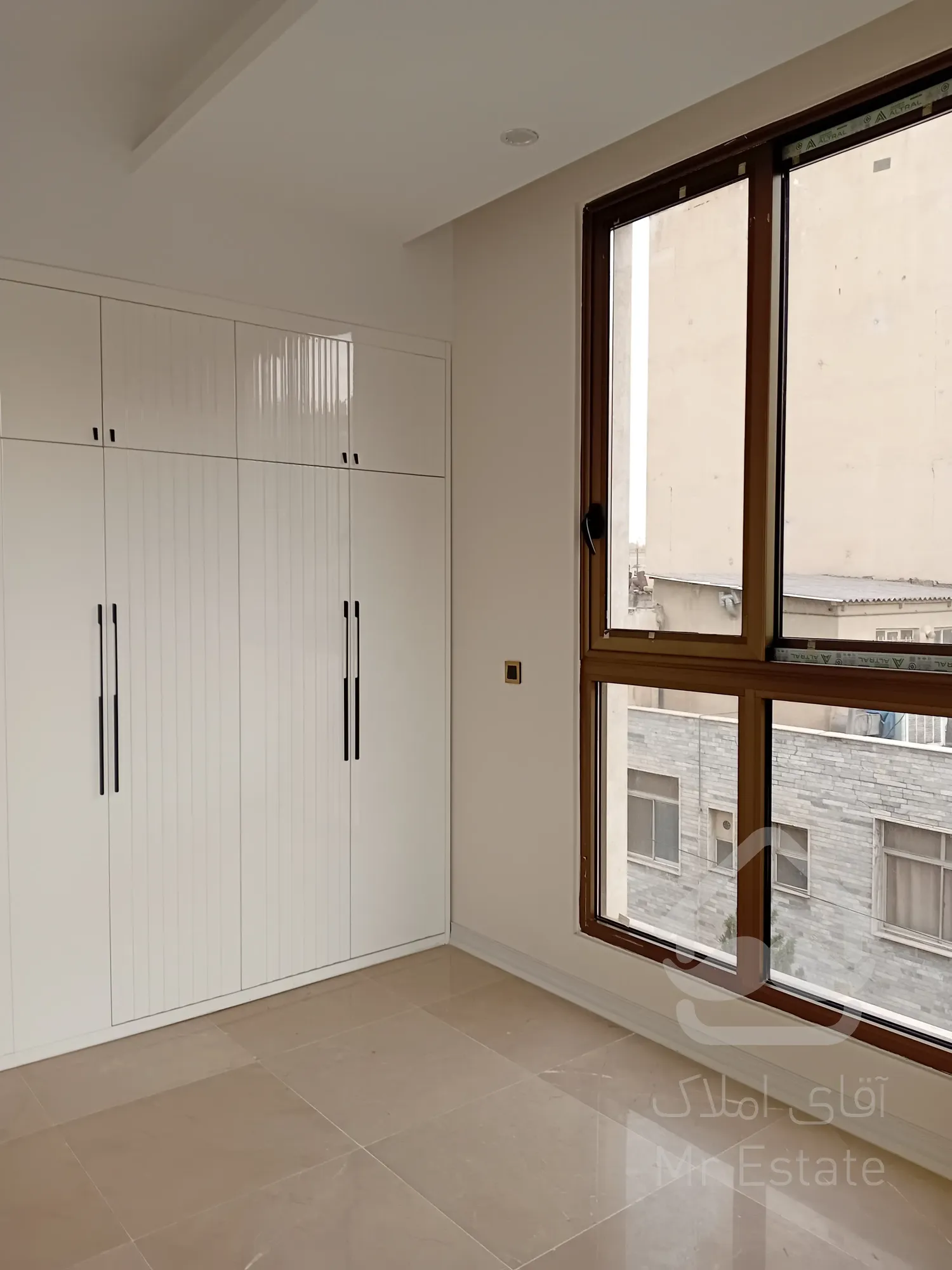 فروش 5 واحد مسکونی به همراه 2 واحد تجاری به صورت یکجا