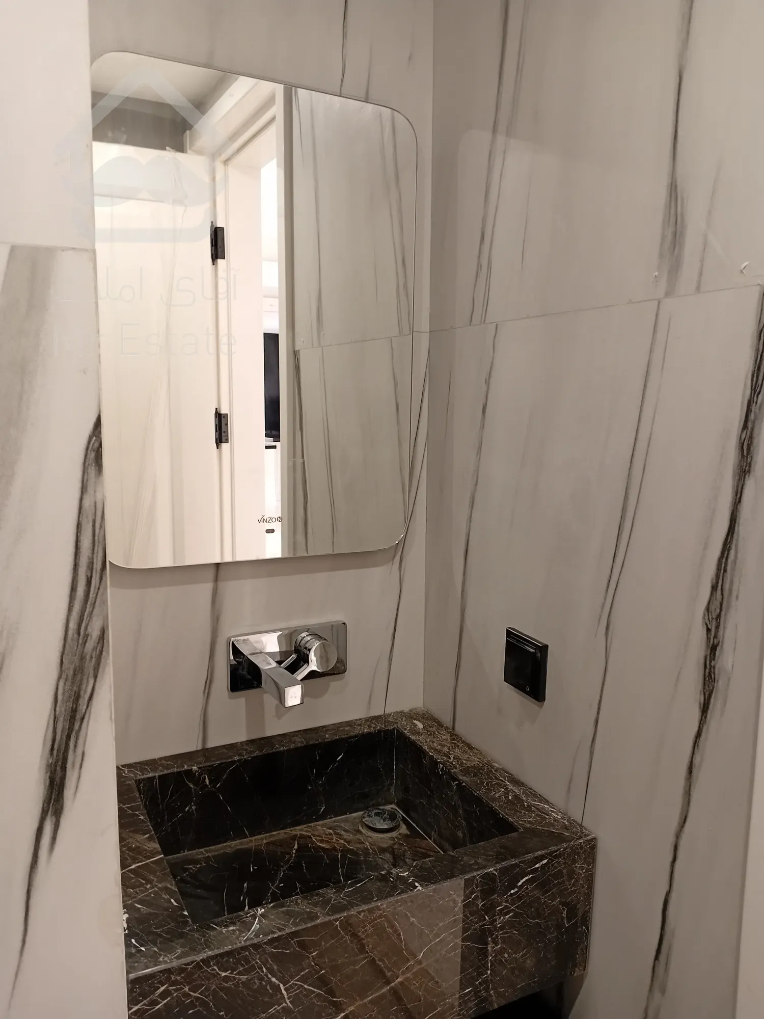 فروش یک آپاتمان 5 واحدی و 2 واحد تجاری به صورت یکجا