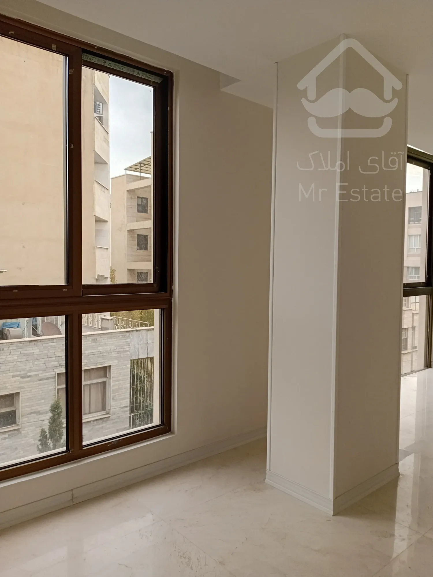 فروش 5 واحد مسکونی و 2 واحد تجاری با متریال عالی در ونک