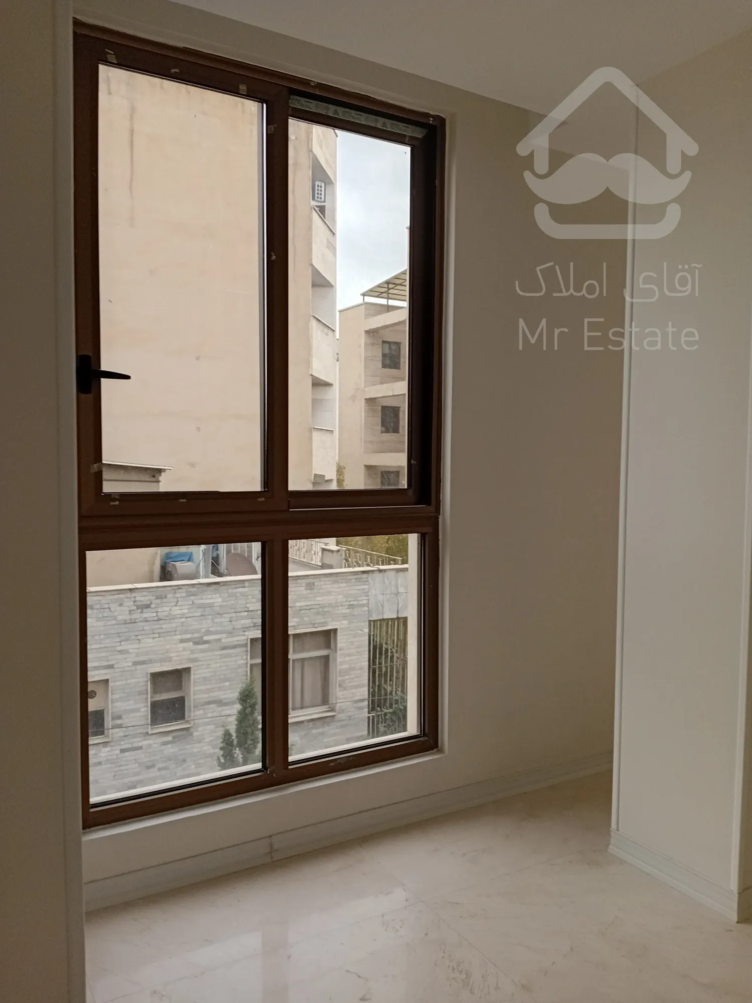 فروش واحد مسکونی و تجاری لوکس در بهترین منطقه به صورت یکجا