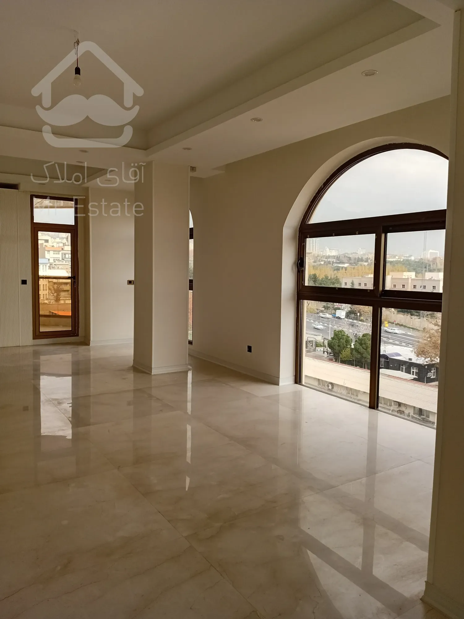 فروش یک آپارتمان 5 واحدی و 2 واحد تجاری به صورت یکجا