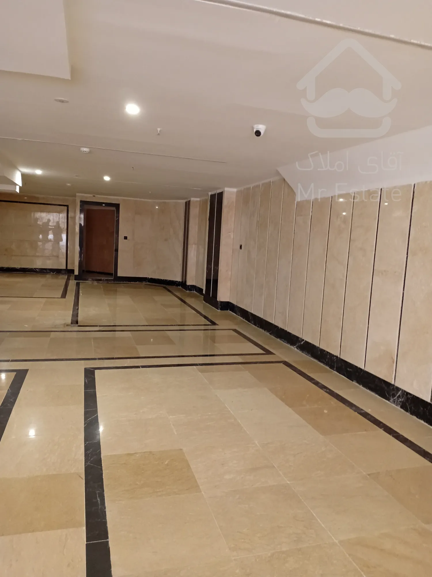 فروش 5 واحد مسکونی و 2 واحد تجاری با متریال عالی در ونک