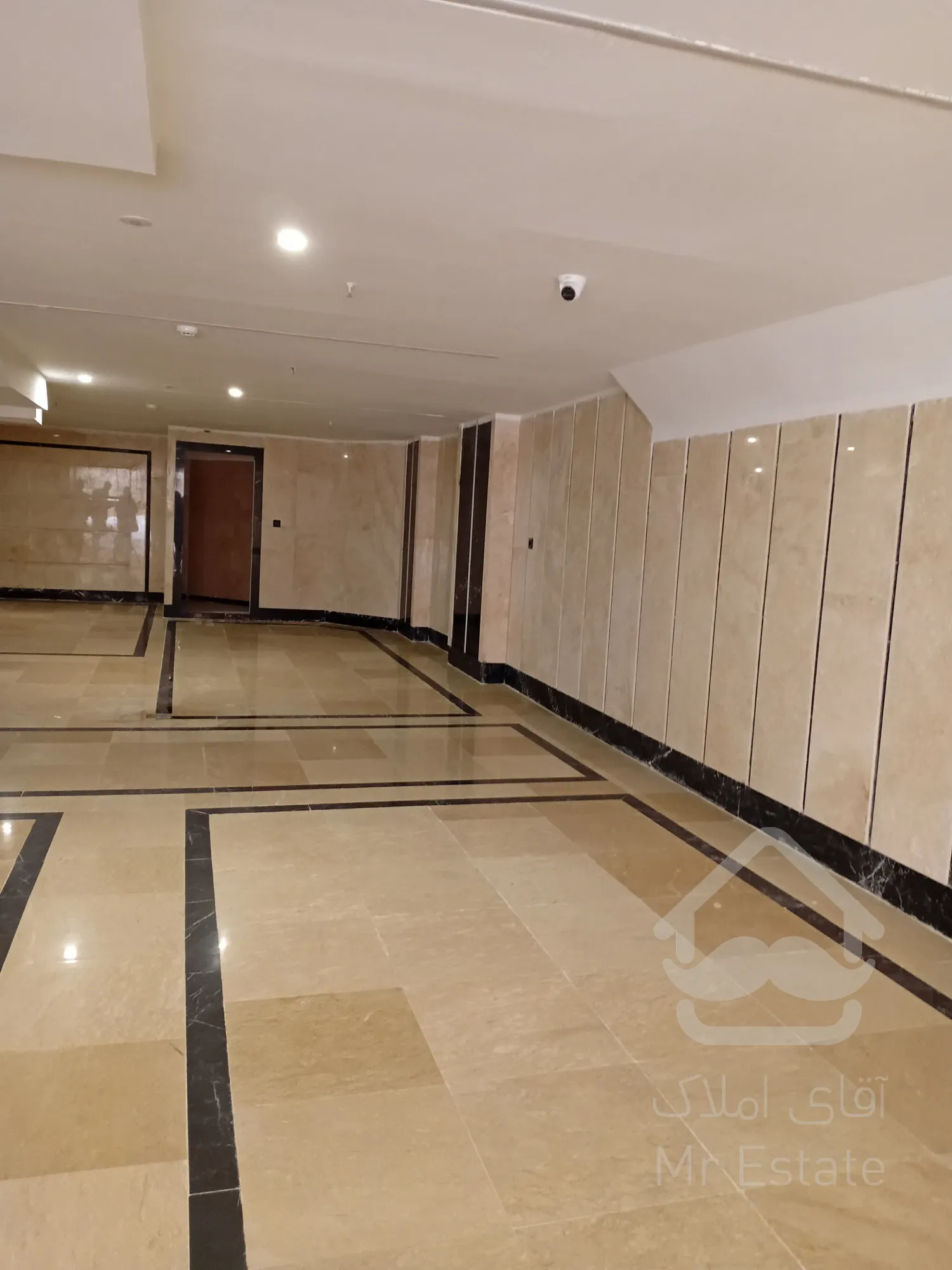 فروش 2 واحد تجاری به همراه 5 واحد مسکونی در منطقه 3 تهران