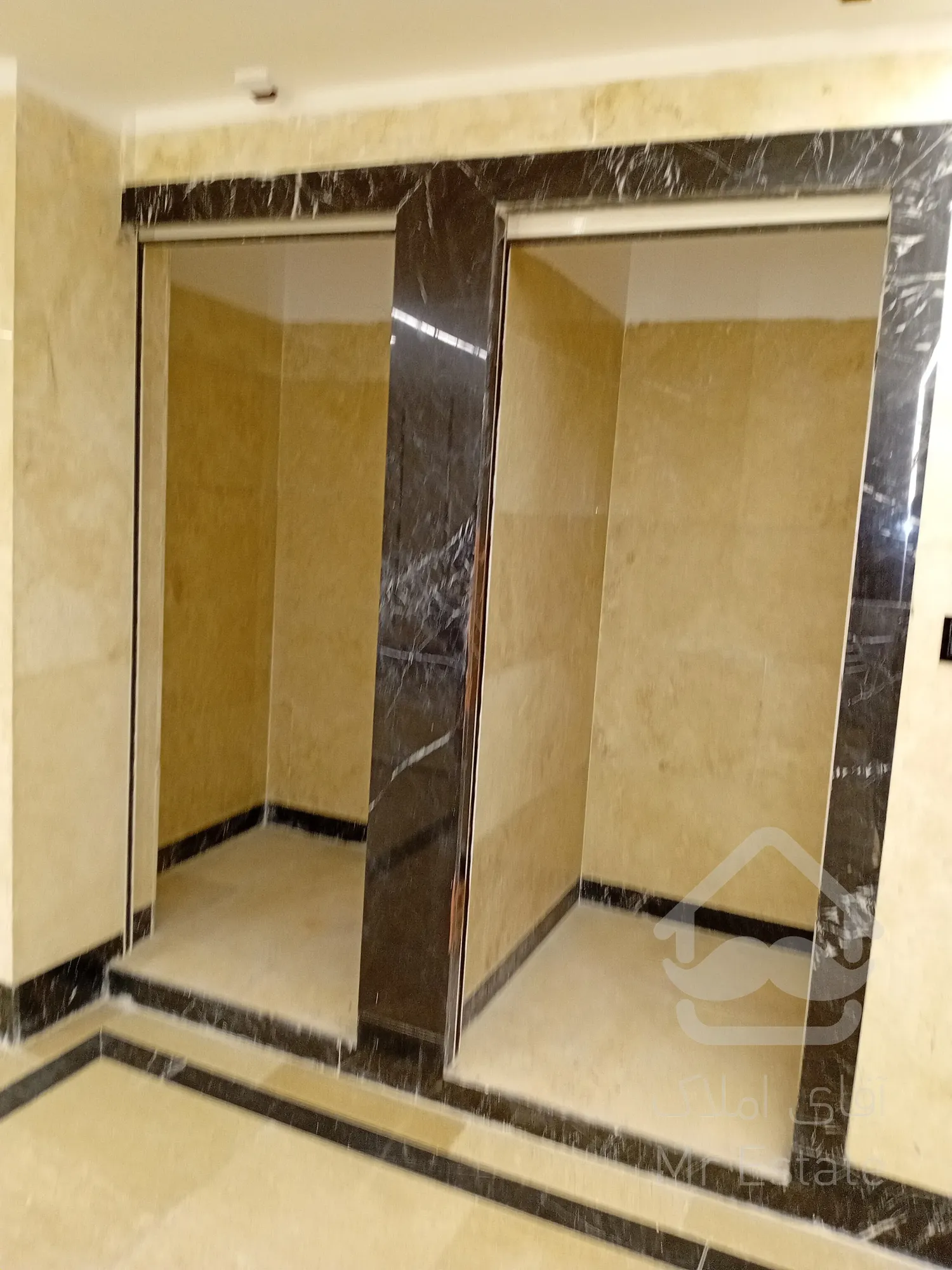 فروش 5 واحد مسکونی و 2 واحد تجاری با متریال عالی در ونک