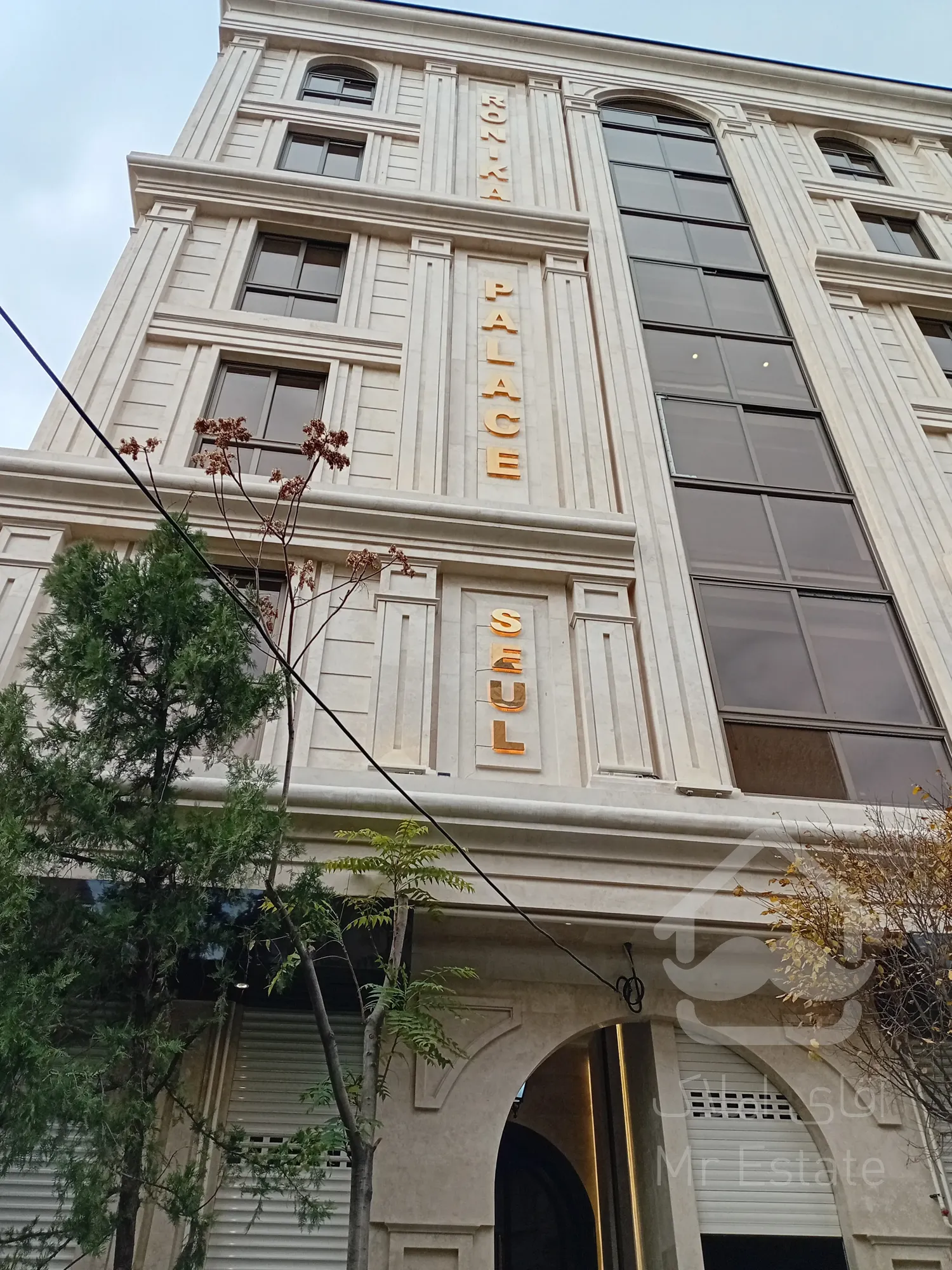 فروش یک آپارتمان 5 واحدی و 2 واحد تجاری به صورت یکجا