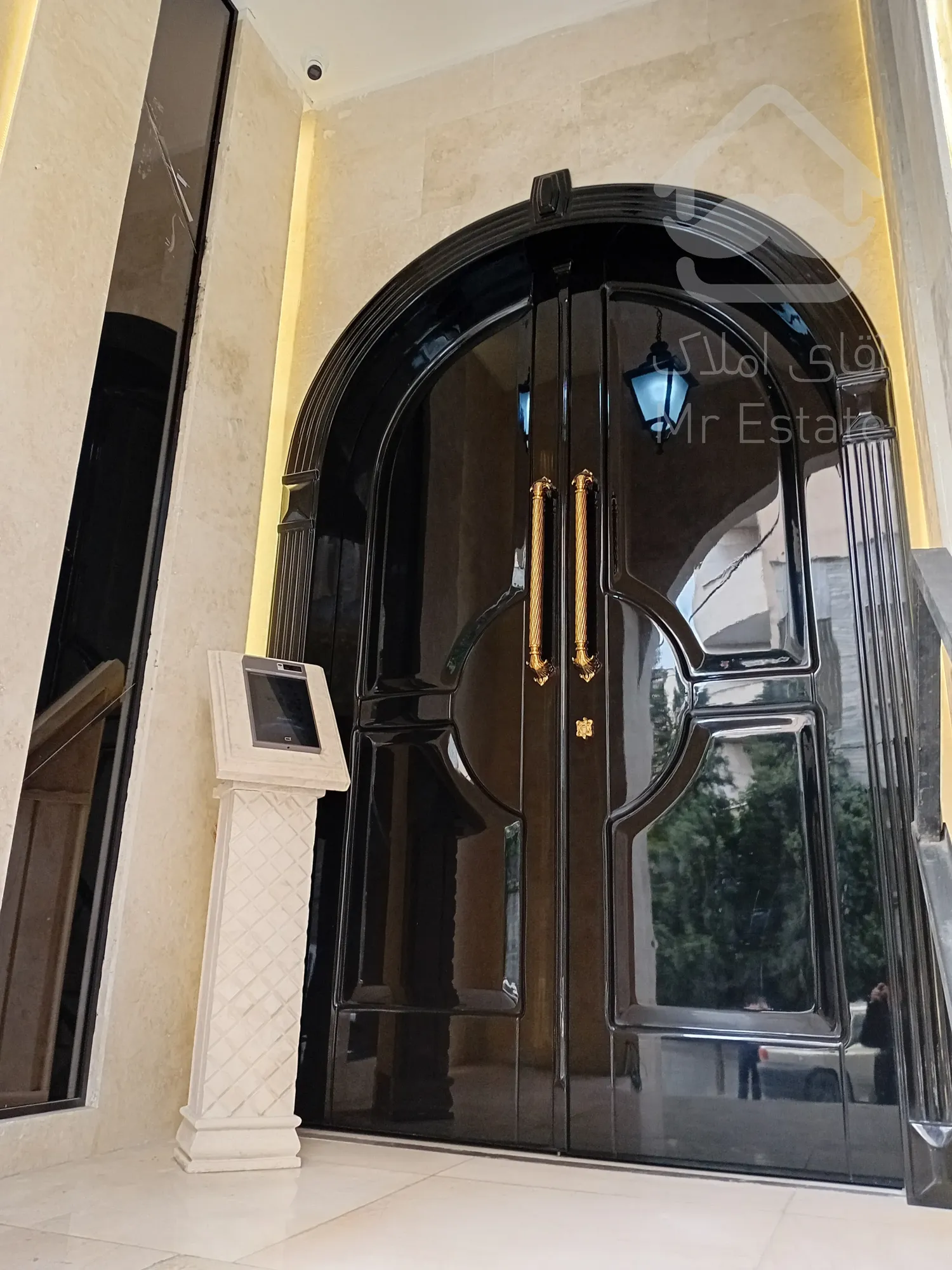 فروش 5 واحد مسکونی و 2 واحد تجاری به صورت یکجا در ونک