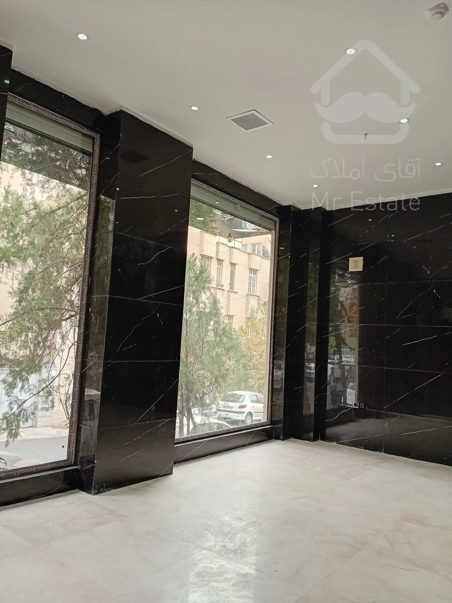 فروش 5 واحد مسکونی و 2 واحد تجاری با متریال عالی در ونک