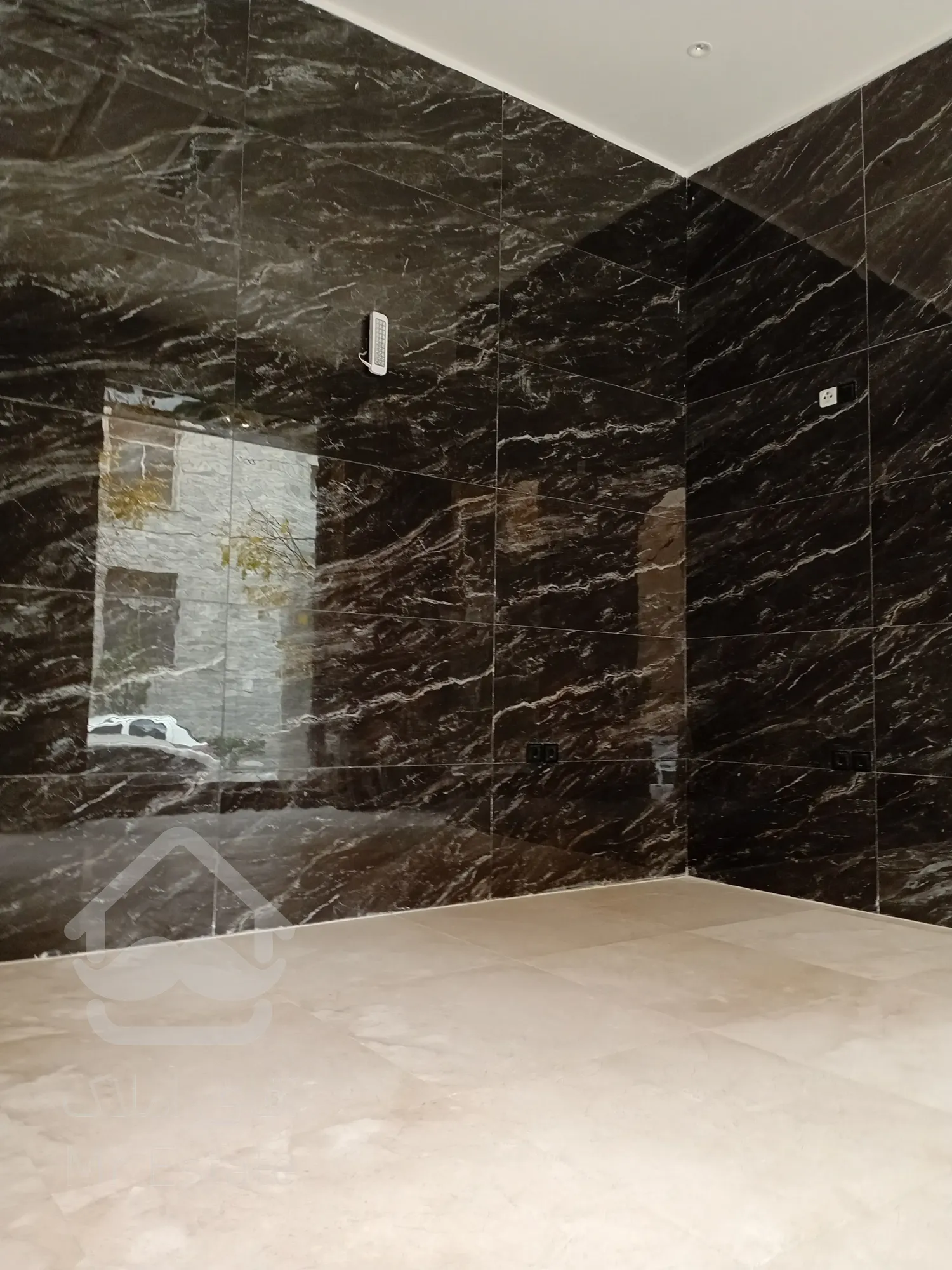 فروش 5 واحد مسکونی و 2 واحد تجاری به صورت یکجا در ونک