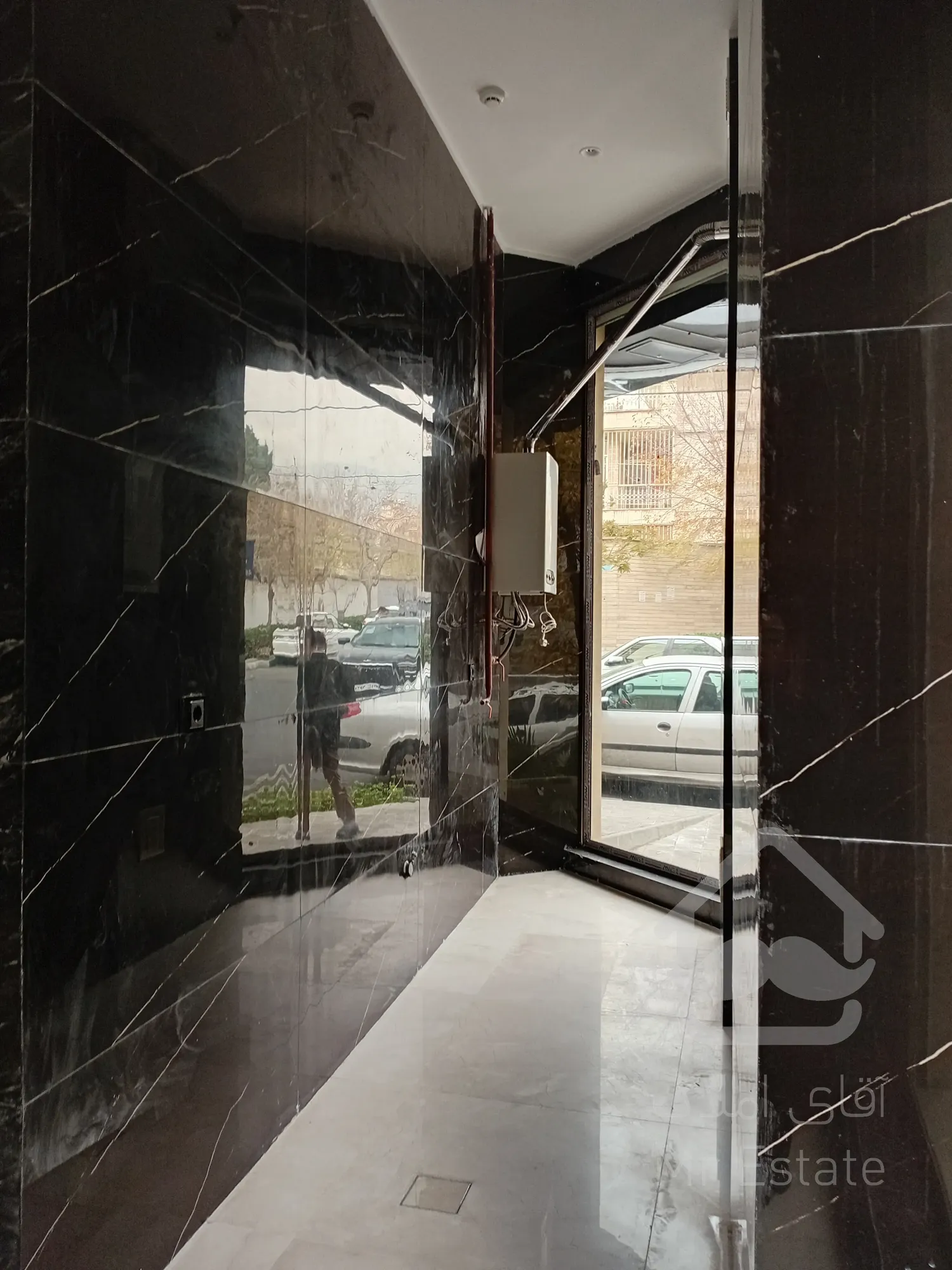 فروش 5 واحد مسکونی و 2 واحد تجاری به صورت یکجا در ونک