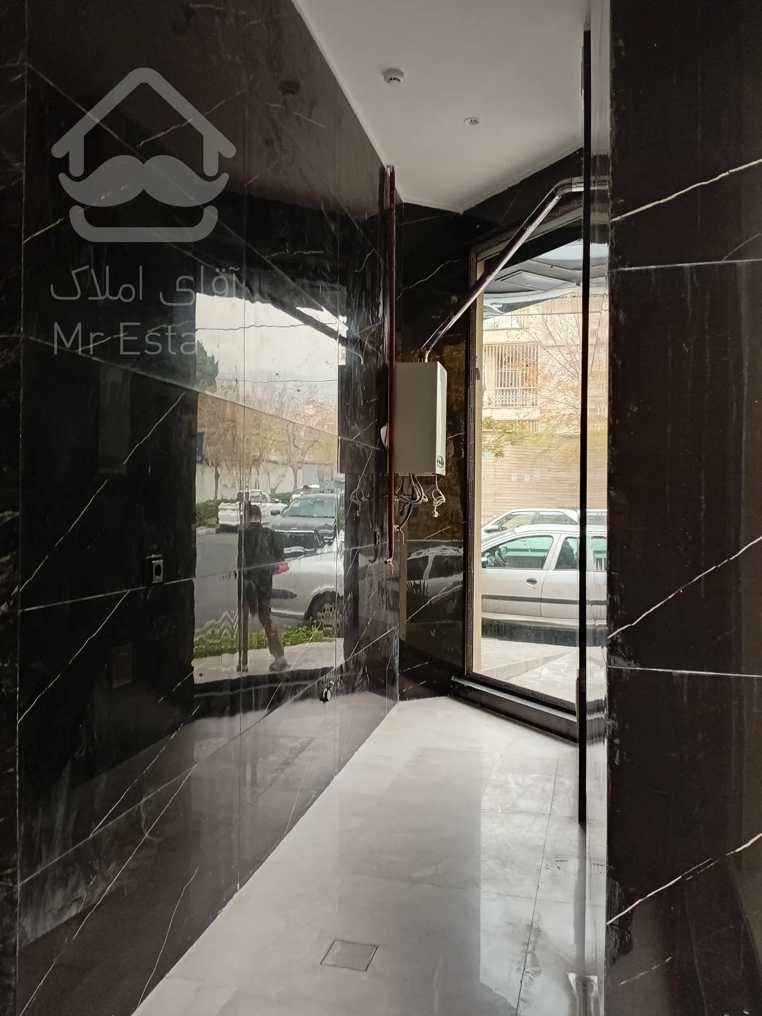 فروش 2 واحد تجاری به همراه 5 واحد مسکونی در منطقه 3 تهران