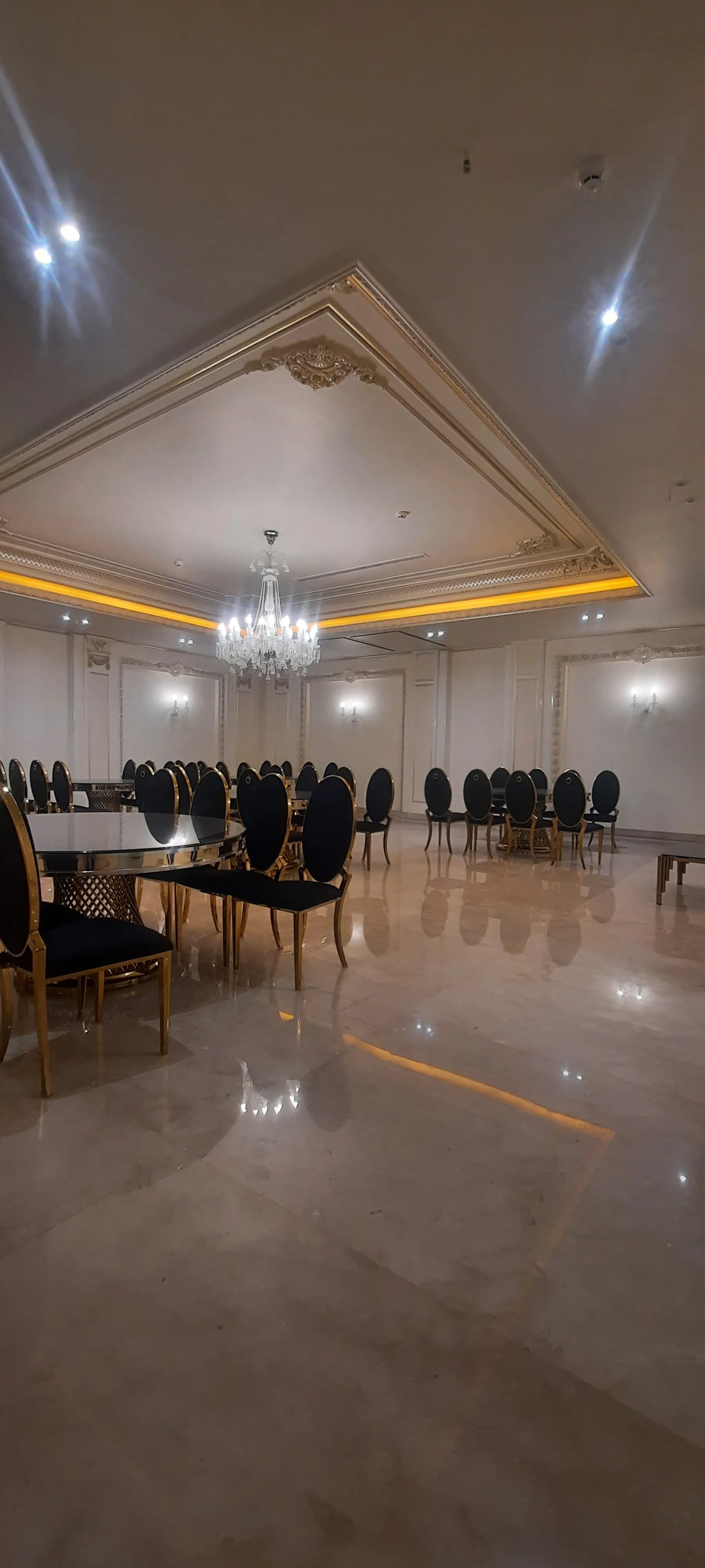 خرید آپارتمان موقعیت اداری مطهری 130 متر