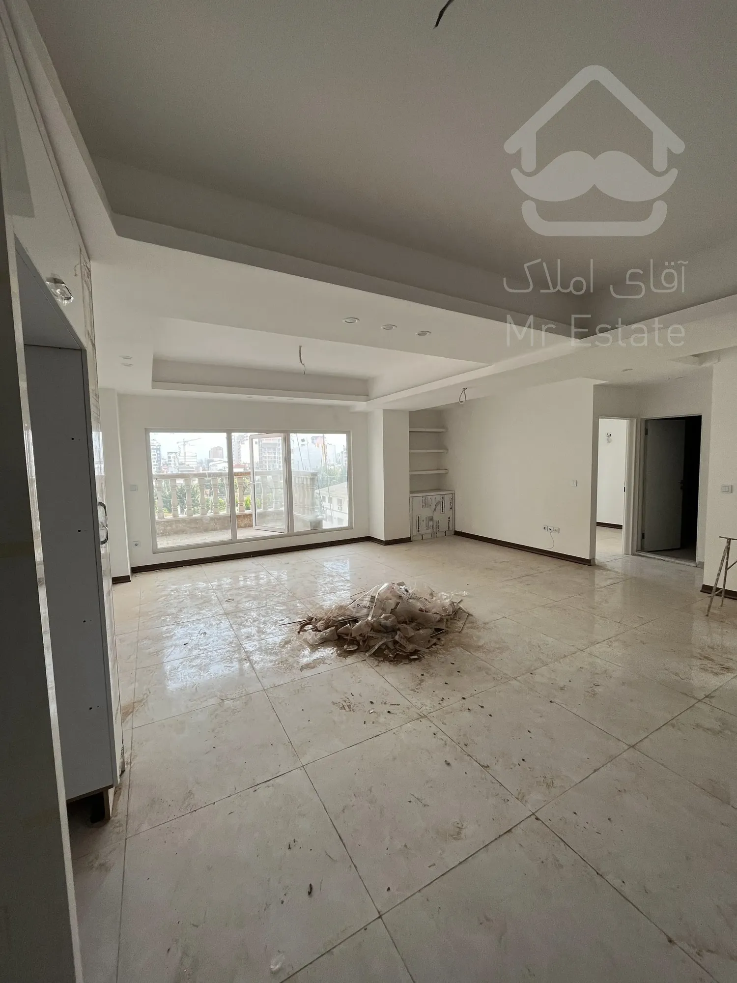 آپارتمان ساحلی ۹۴ متر بلوار دریا