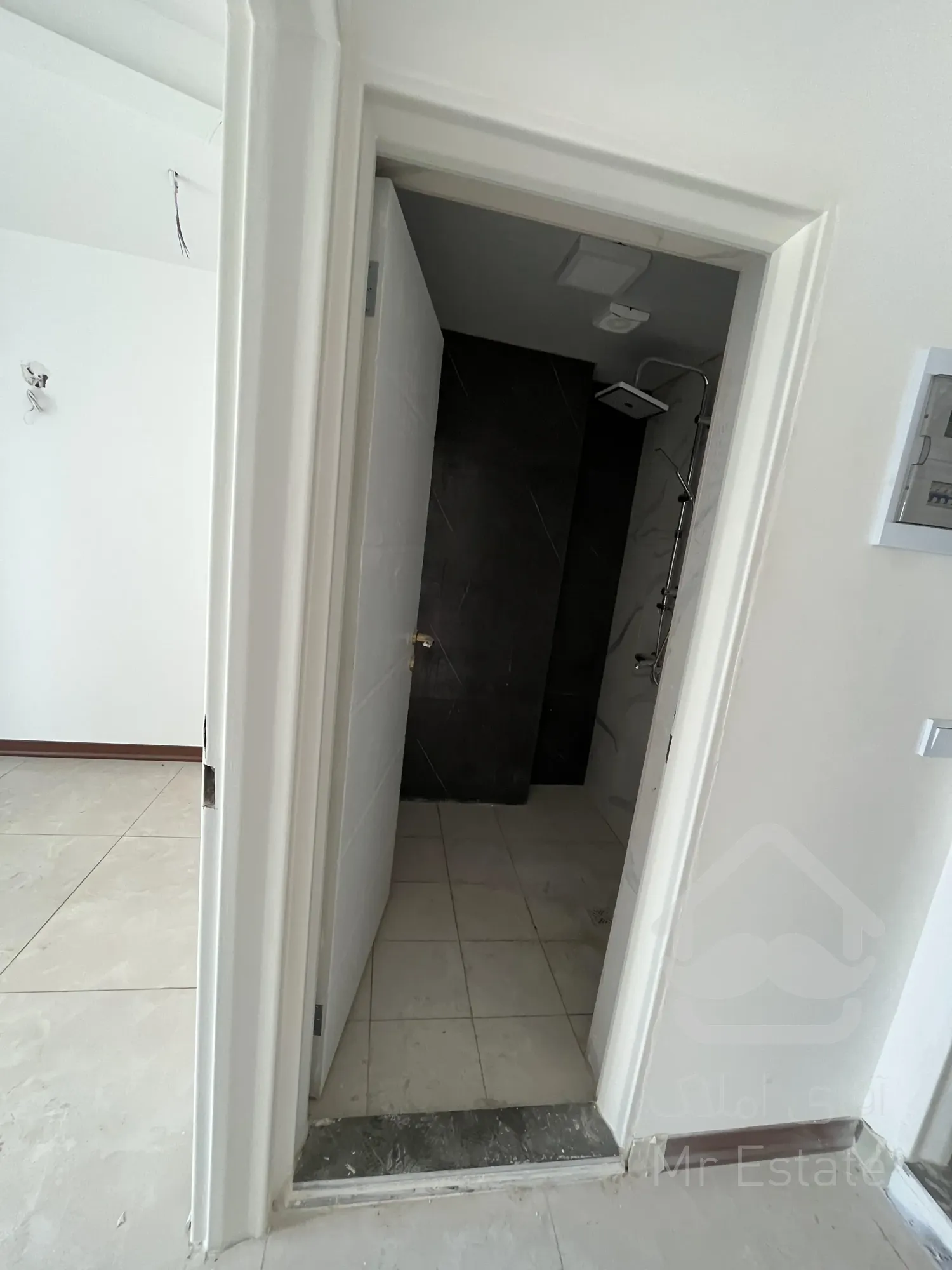 آپارتمان ساحلی ۹۴ متر بلوار دریا