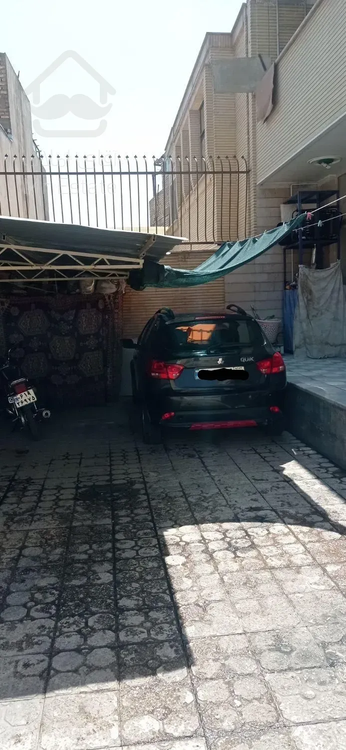 مسکونی دو طبقه 198 متری، حیاط دار