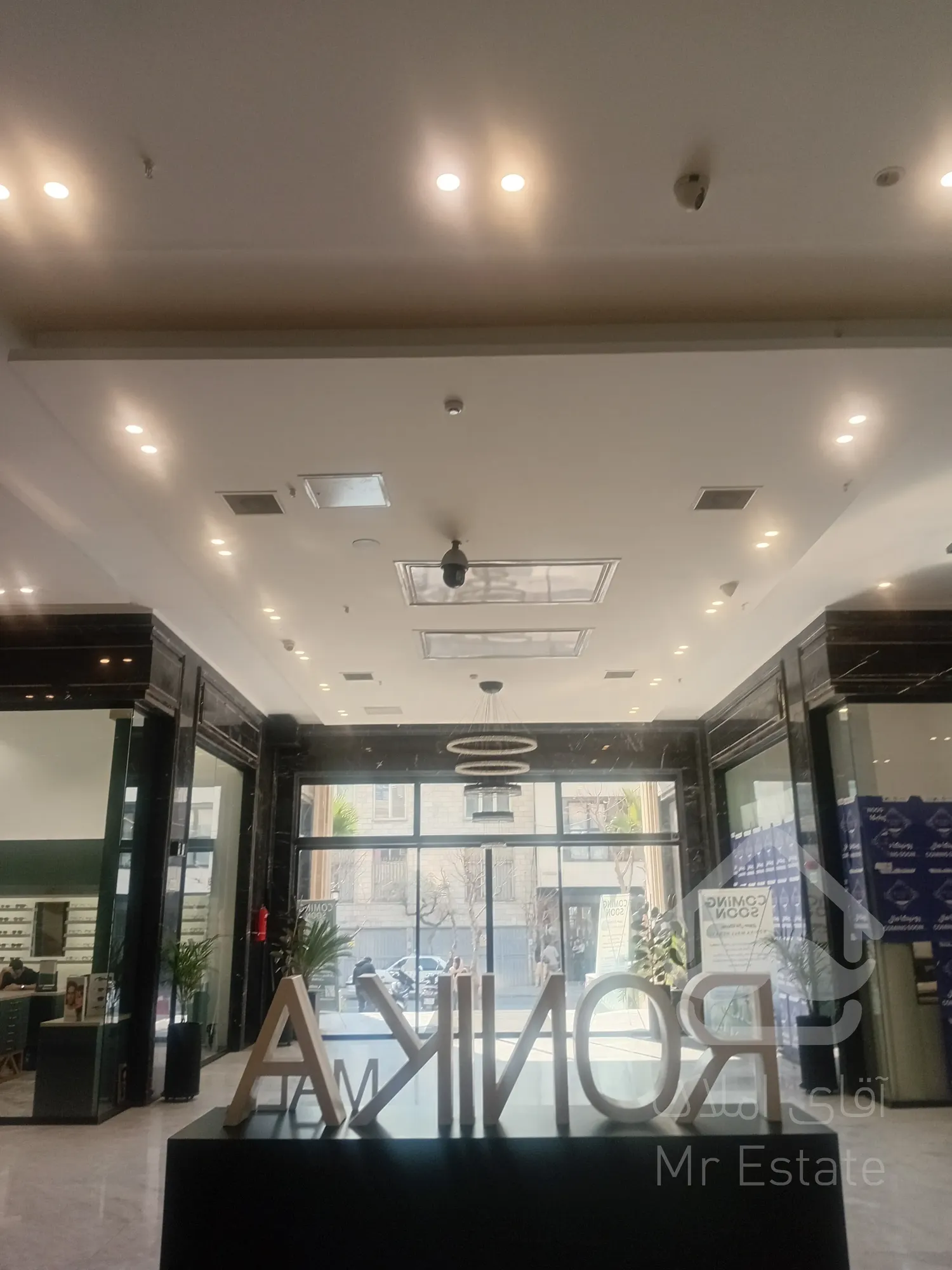 فروش تجاری 36متر رونیکا مال هروی در نزدیکی مترو حسین آباد