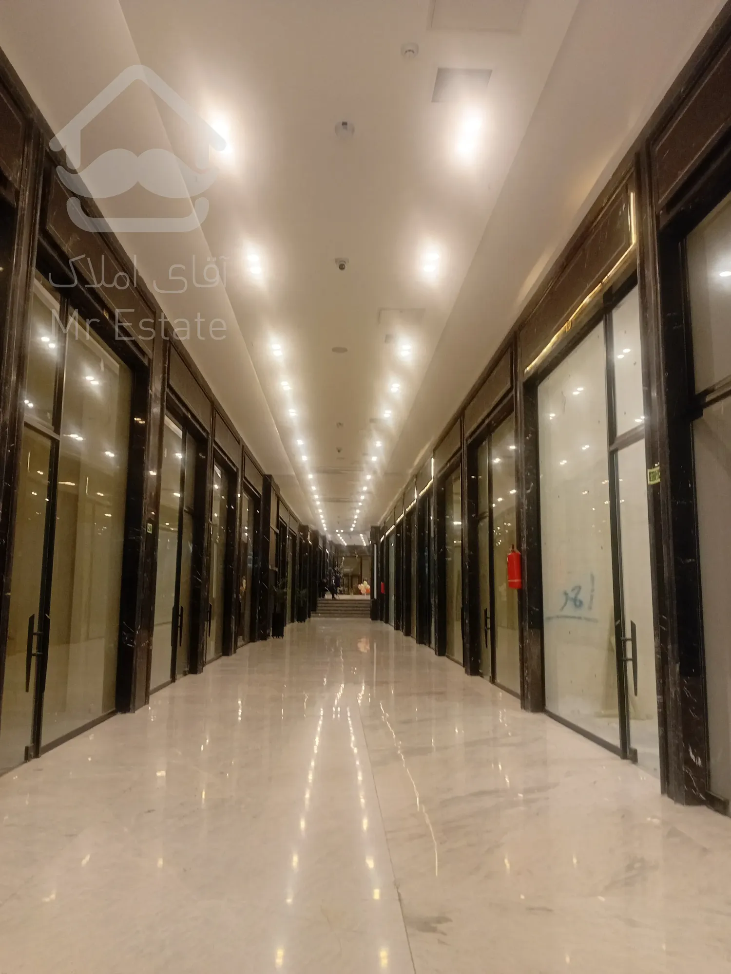 فروش تجاری 20 متر پاسداران در رونیکا مال پاسدارن با بهترین امکانات