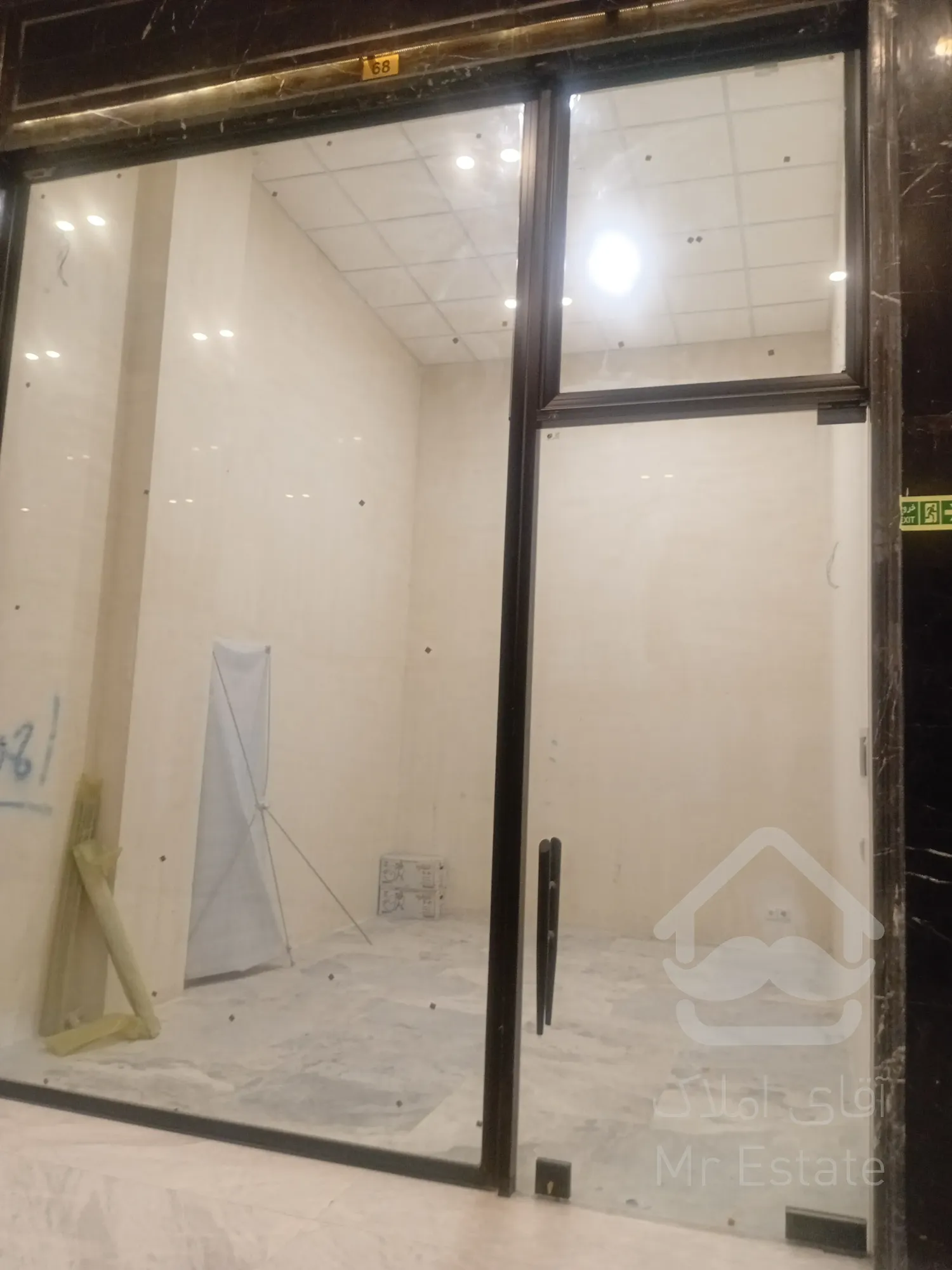 فروش تجاری مغازه 67 متر در رونیکا مال پاسداران روبه رو مترو حسین اباد