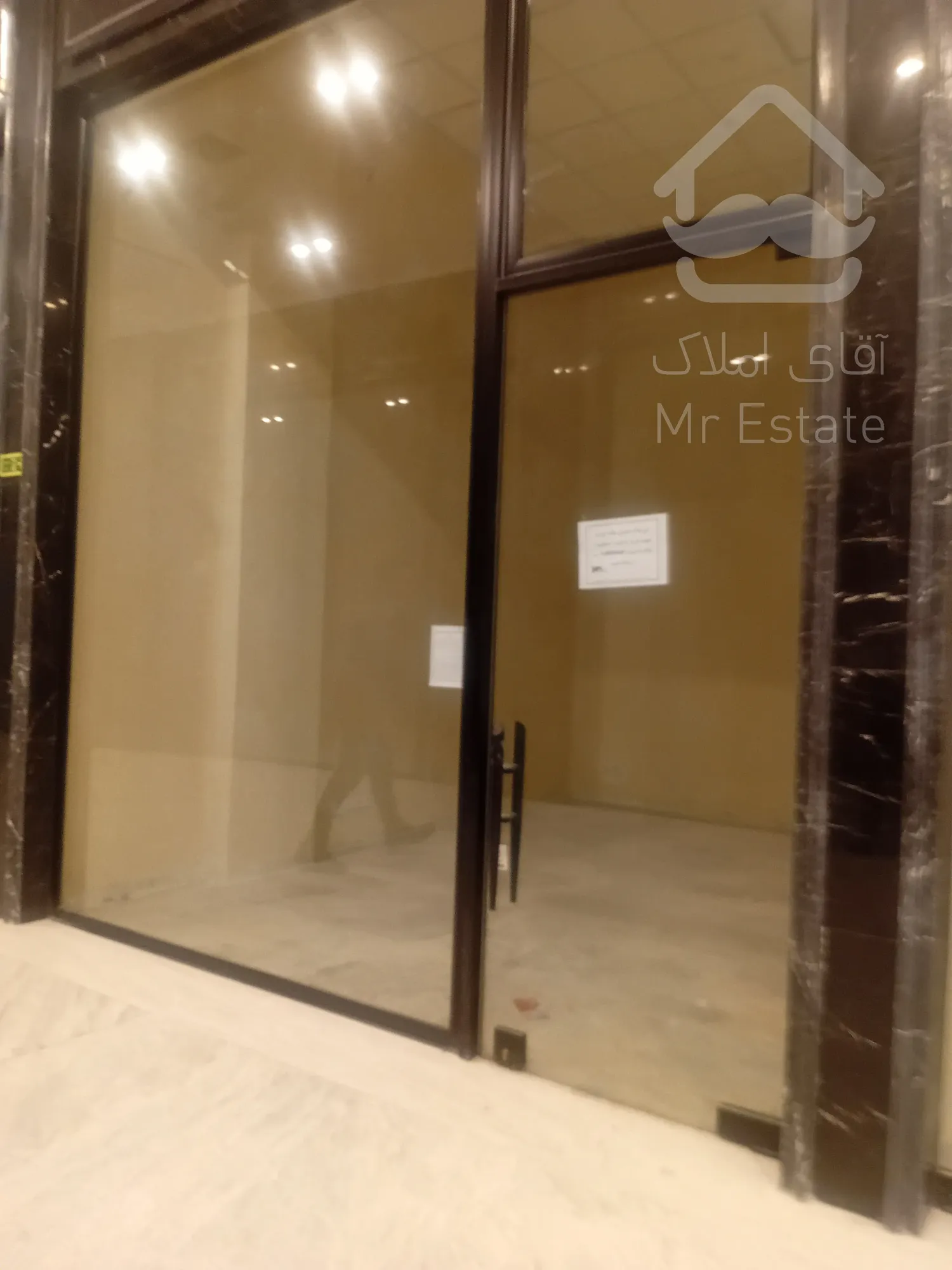 فروش تجاری 36متر رونیکا مال هروی در نزدیکی مترو حسین آباد