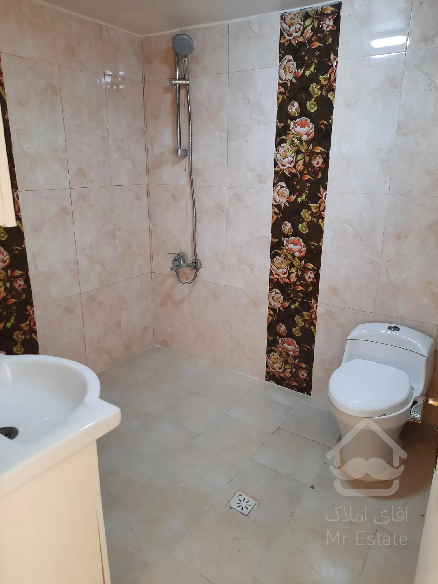 آپارتمان 135 متر - تکواحدی - 3خواب - فول - قرنی