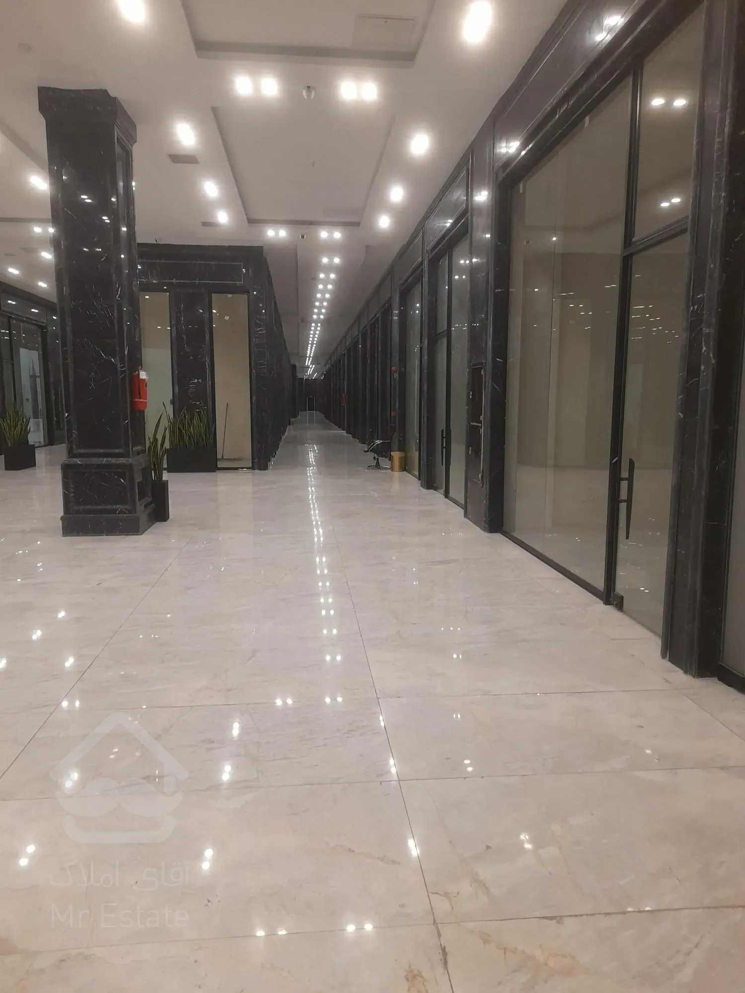 فروش یک باب واحد تجاری 24متر/ سند تجاری/ دسترسی عالی/ رونیکامال هروی