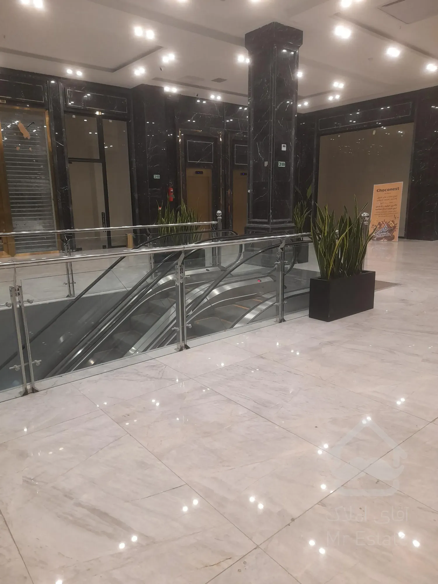 44 متر تجاری در رونیکا پالاس تجاری پونک