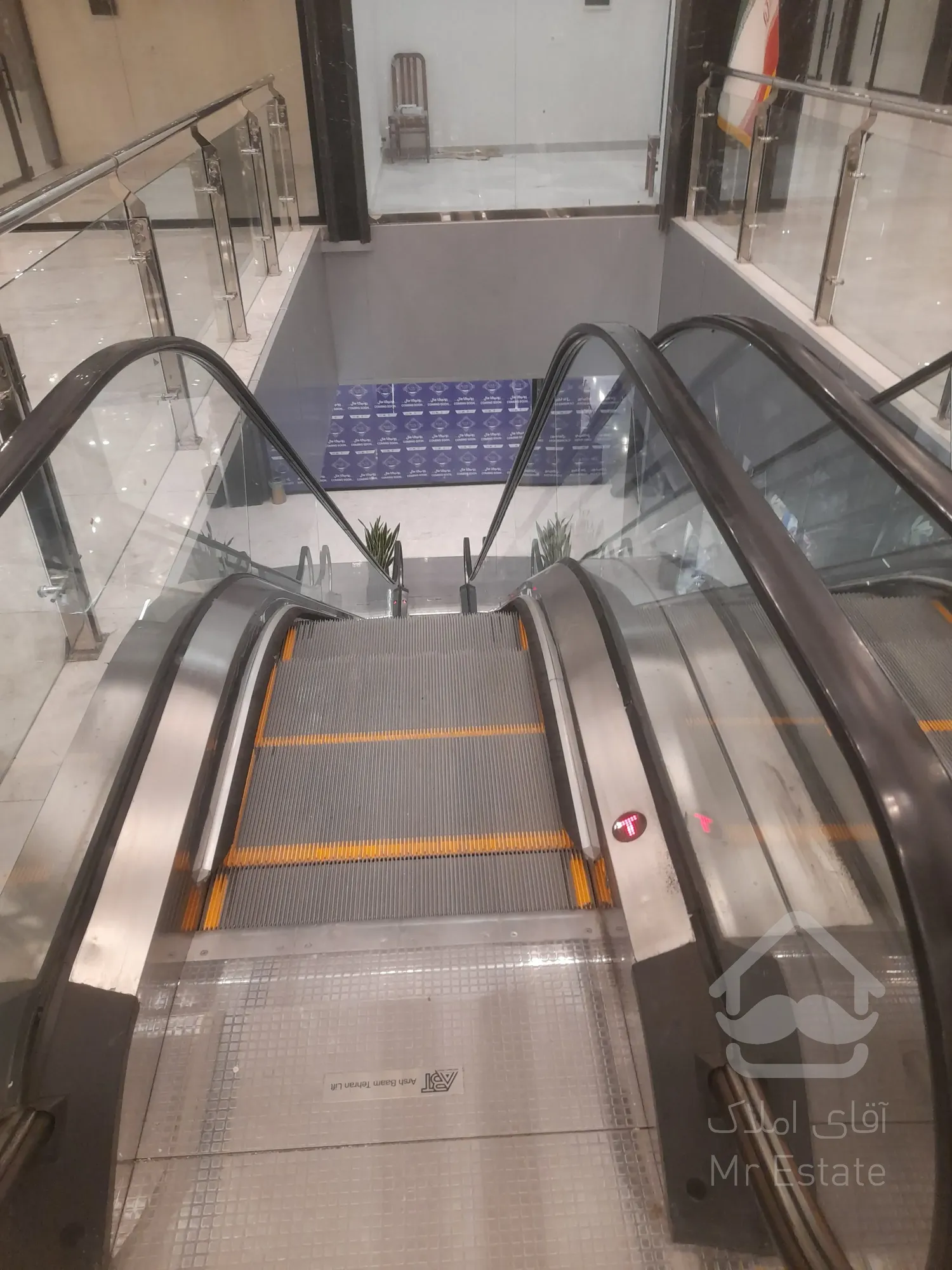 فروش یک باب واحد تجاری /37متر همکف/ جنب مترو حسین آباد