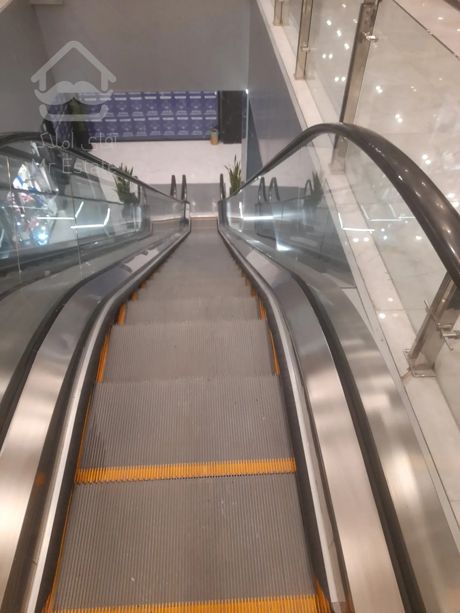 فروش مغازه طلافروشی 28متری در مرکز تجاری فول امکانات رونیکاپالاس غروی