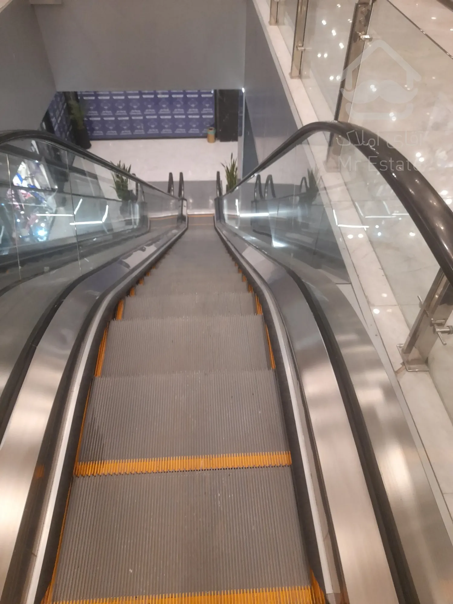 اجاره واحد تجاری 40متری فلت همکف پاساژ پرتردد رونیکامال مژده با شرایط خاص